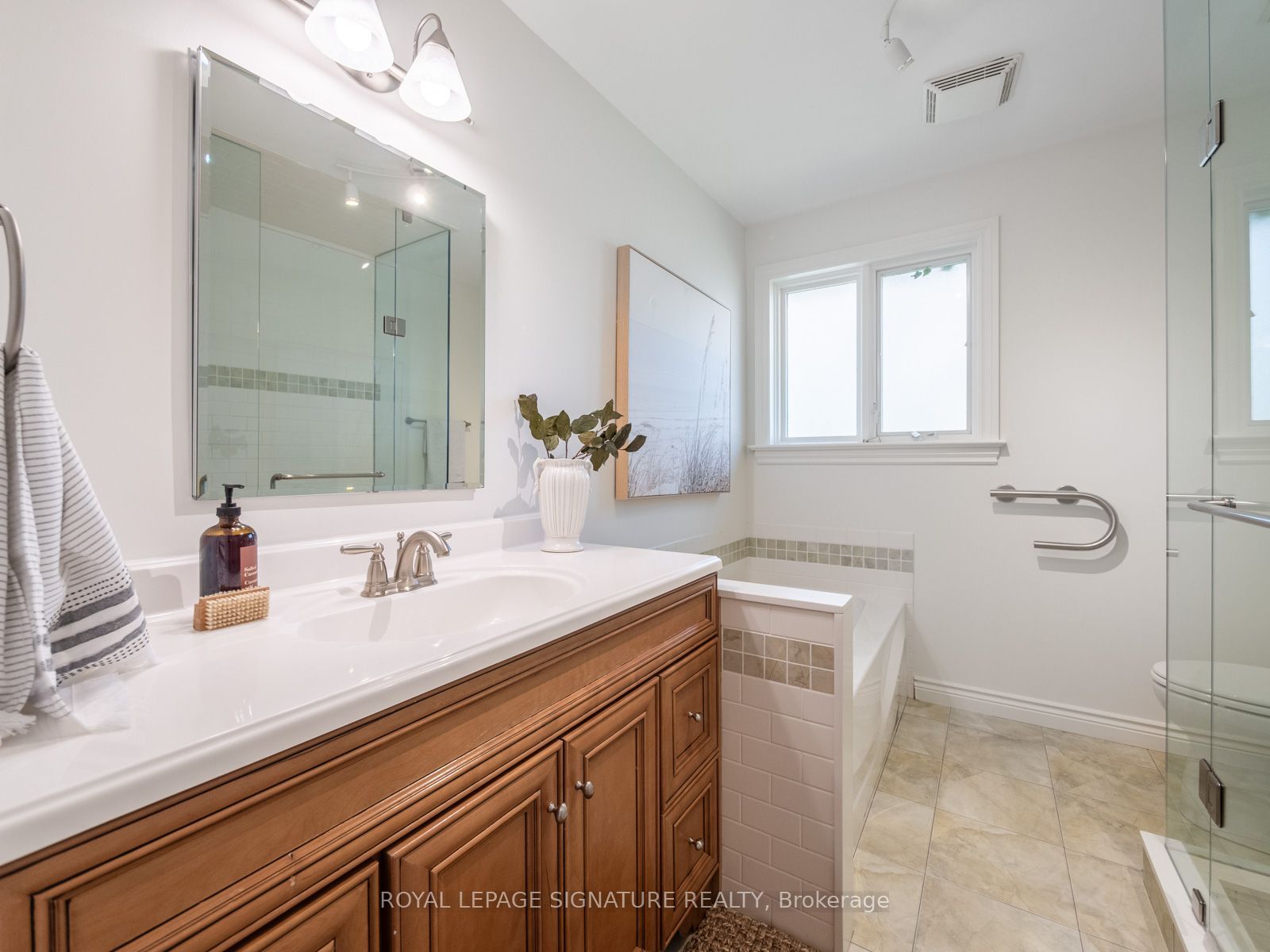 46 Manorglen Crescent Property Photo 21