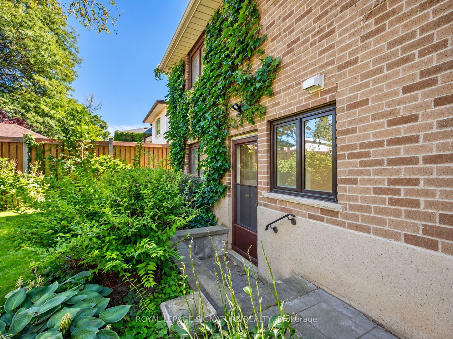 46 Manorglen Crescent Property Photo 33