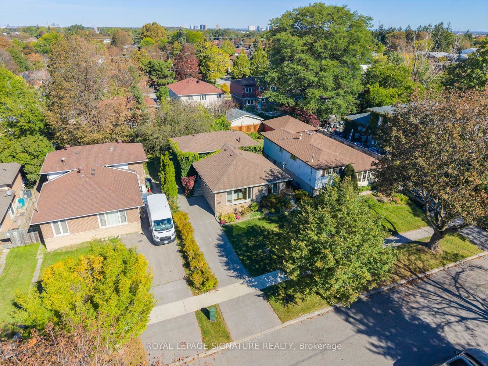 46 Manorglen Crescent Property Photo 34