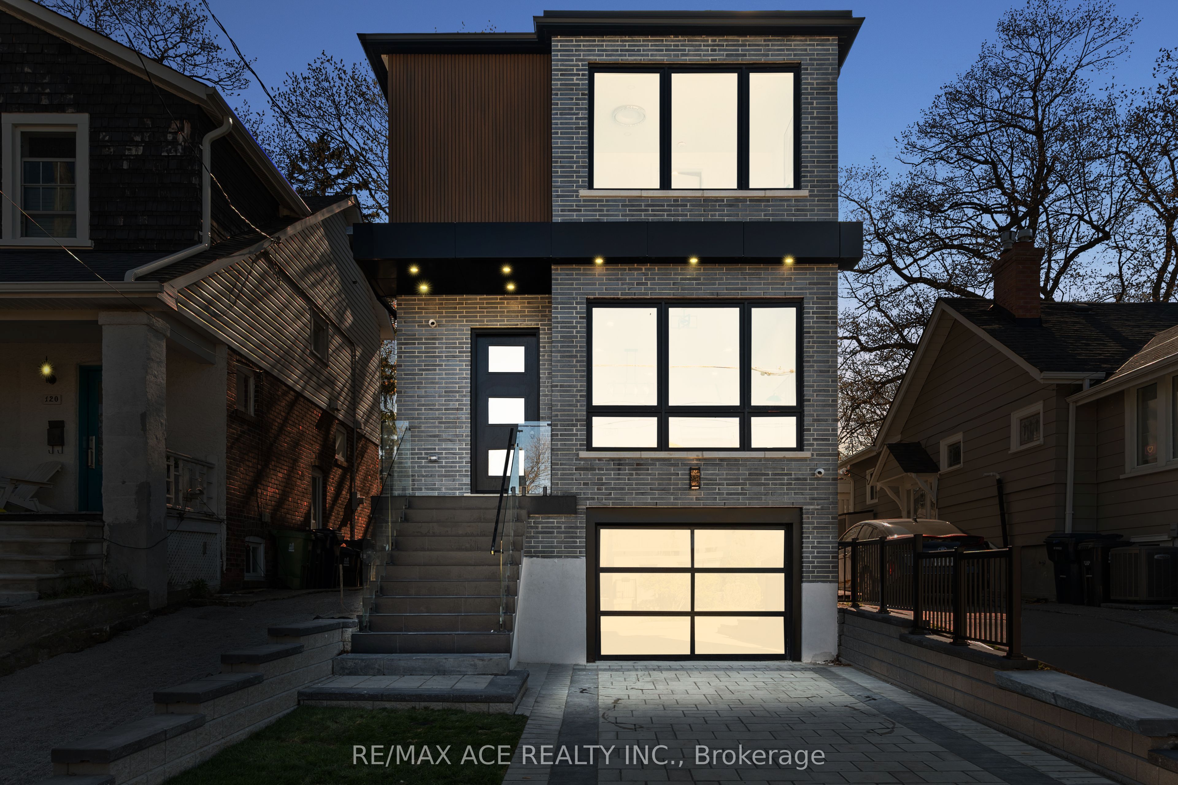 122 Warden Avenue