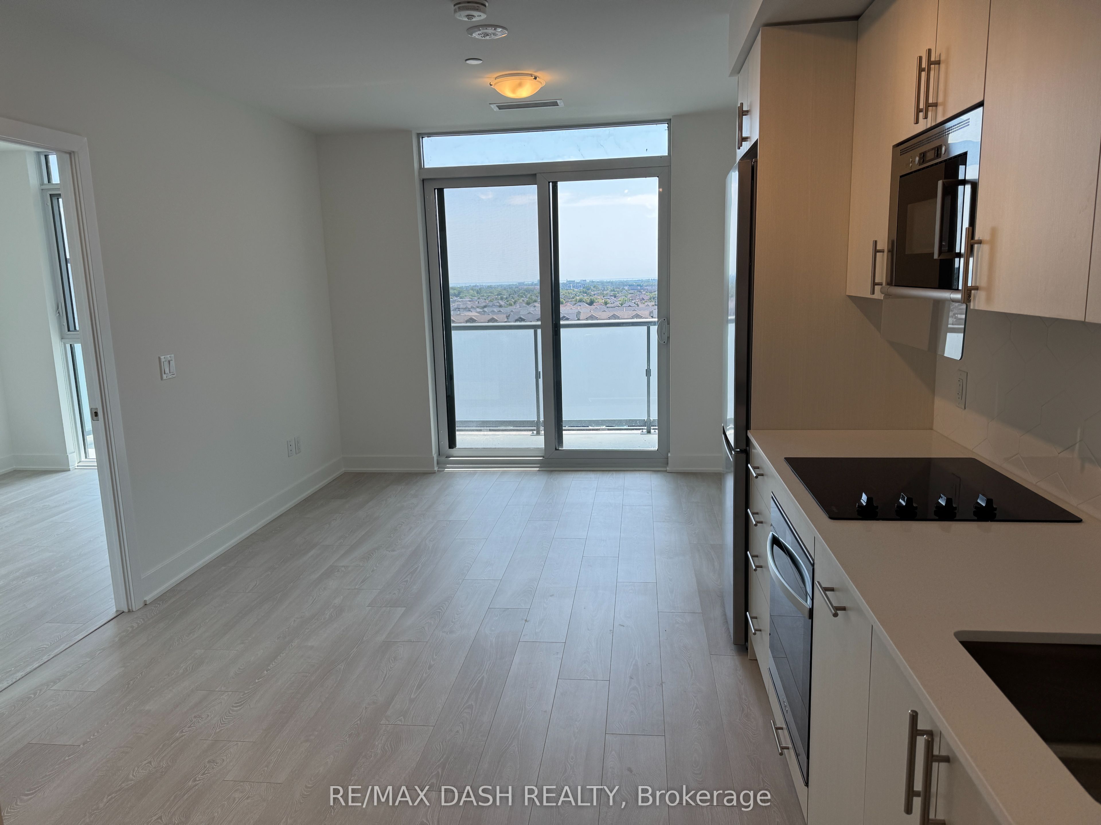 2545 Simcoe Street N 642 Property Photo 3
