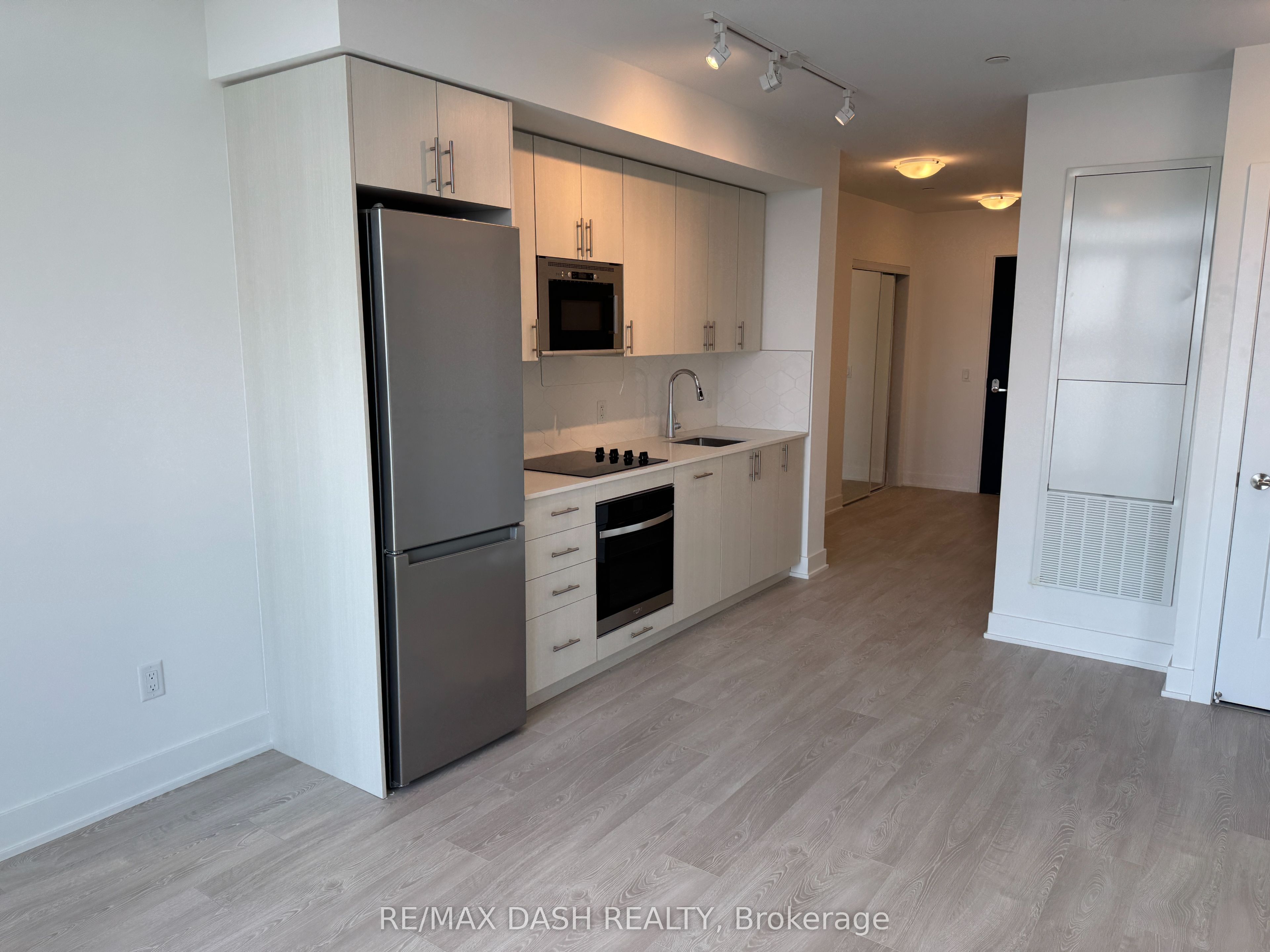 2545 Simcoe Street N 642 Property Photo 5
