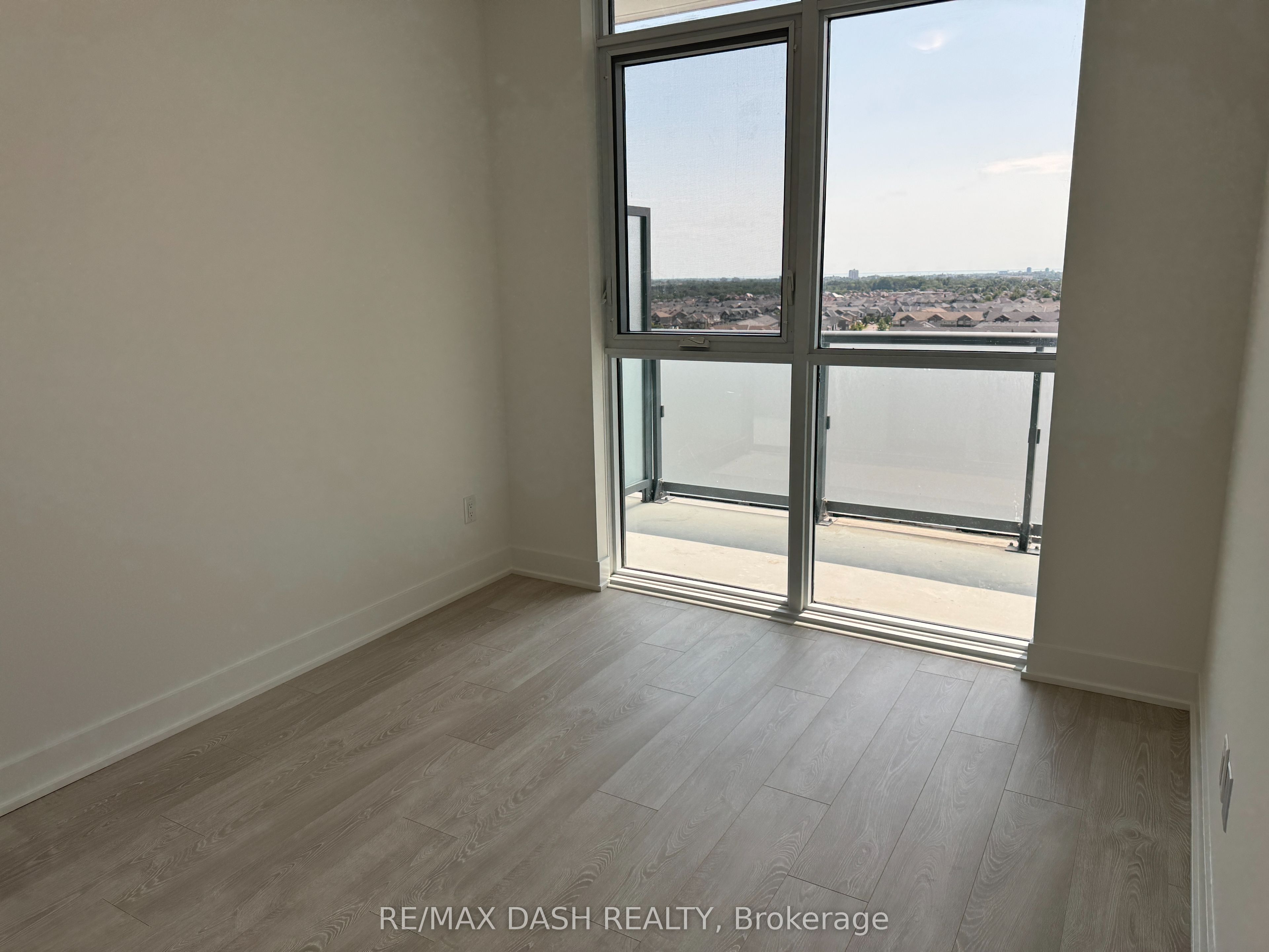 2545 Simcoe Street N 642 Property Photo 6