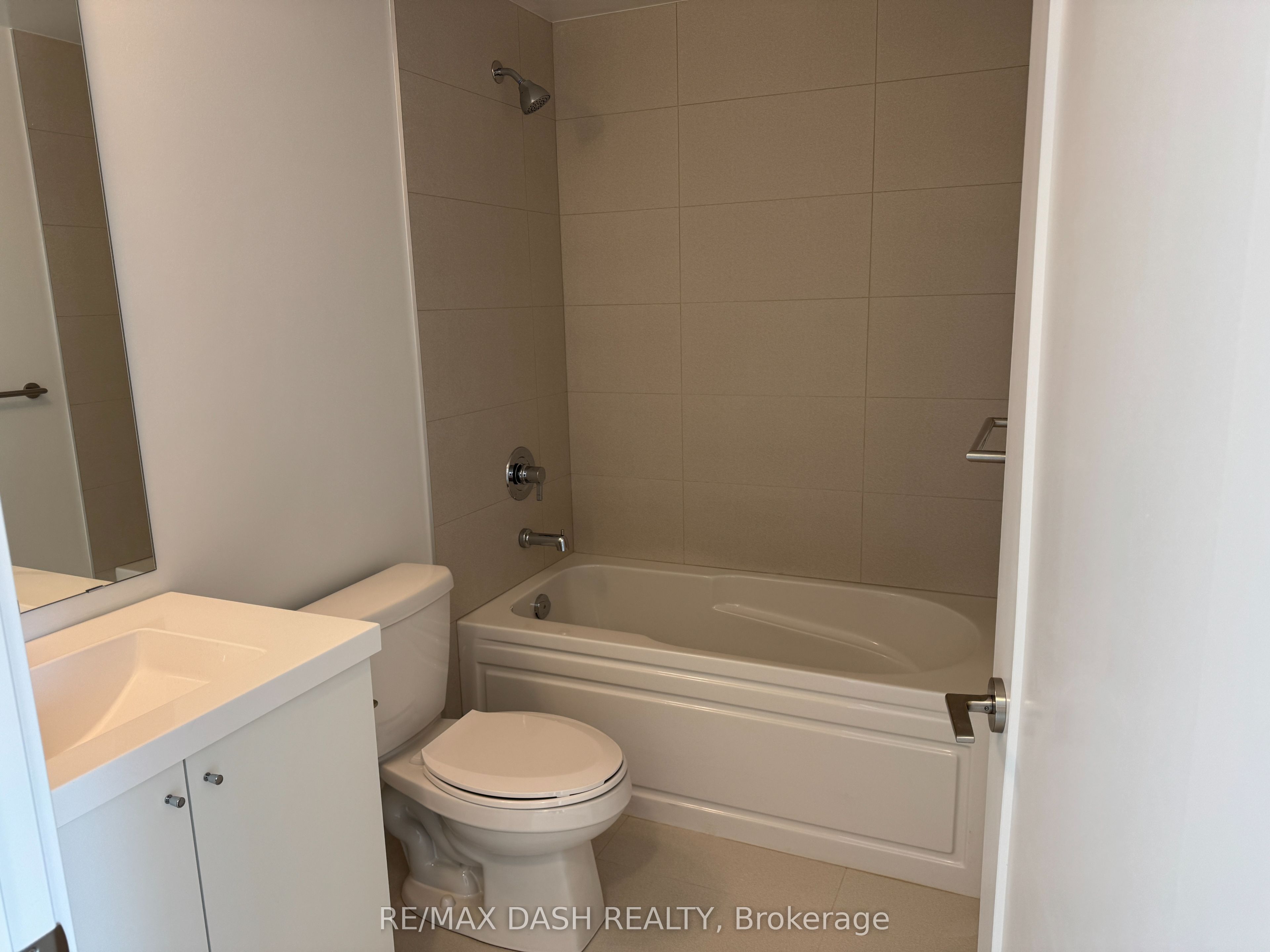 2545 Simcoe Street N 642 Property Photo 7