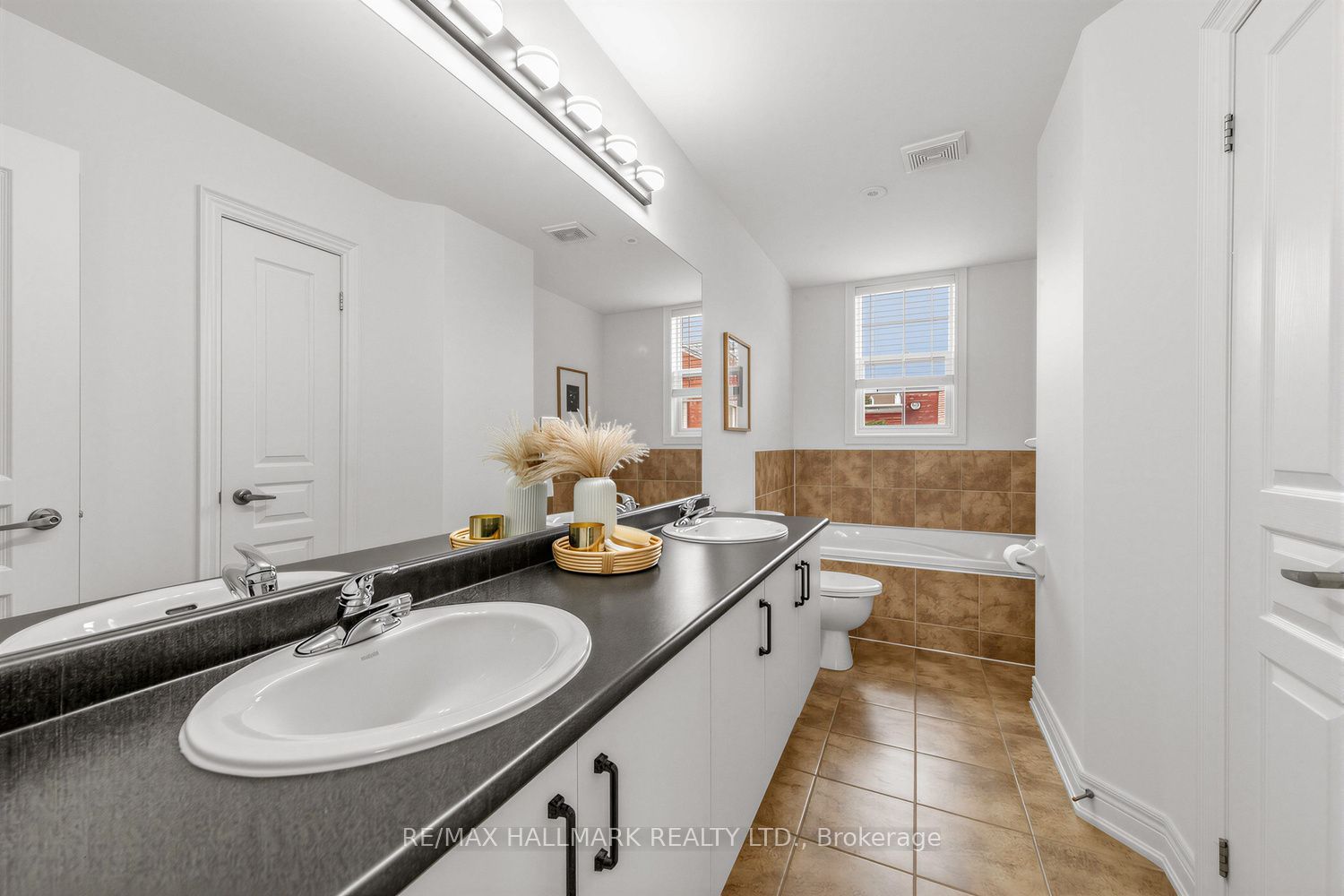 34 Fairhead Mews Property Photo 28