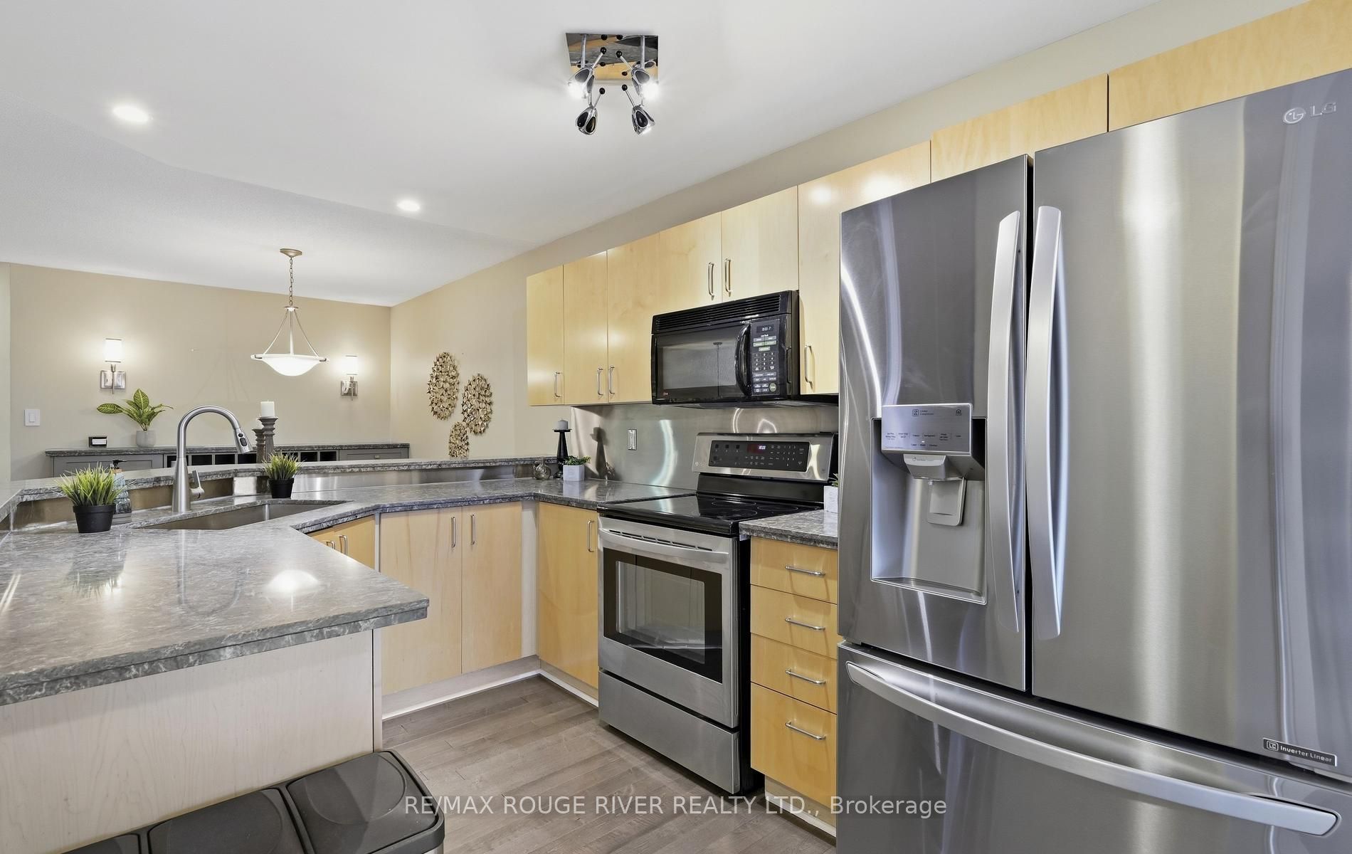 245 Willowbrook Drive Property Photo 14