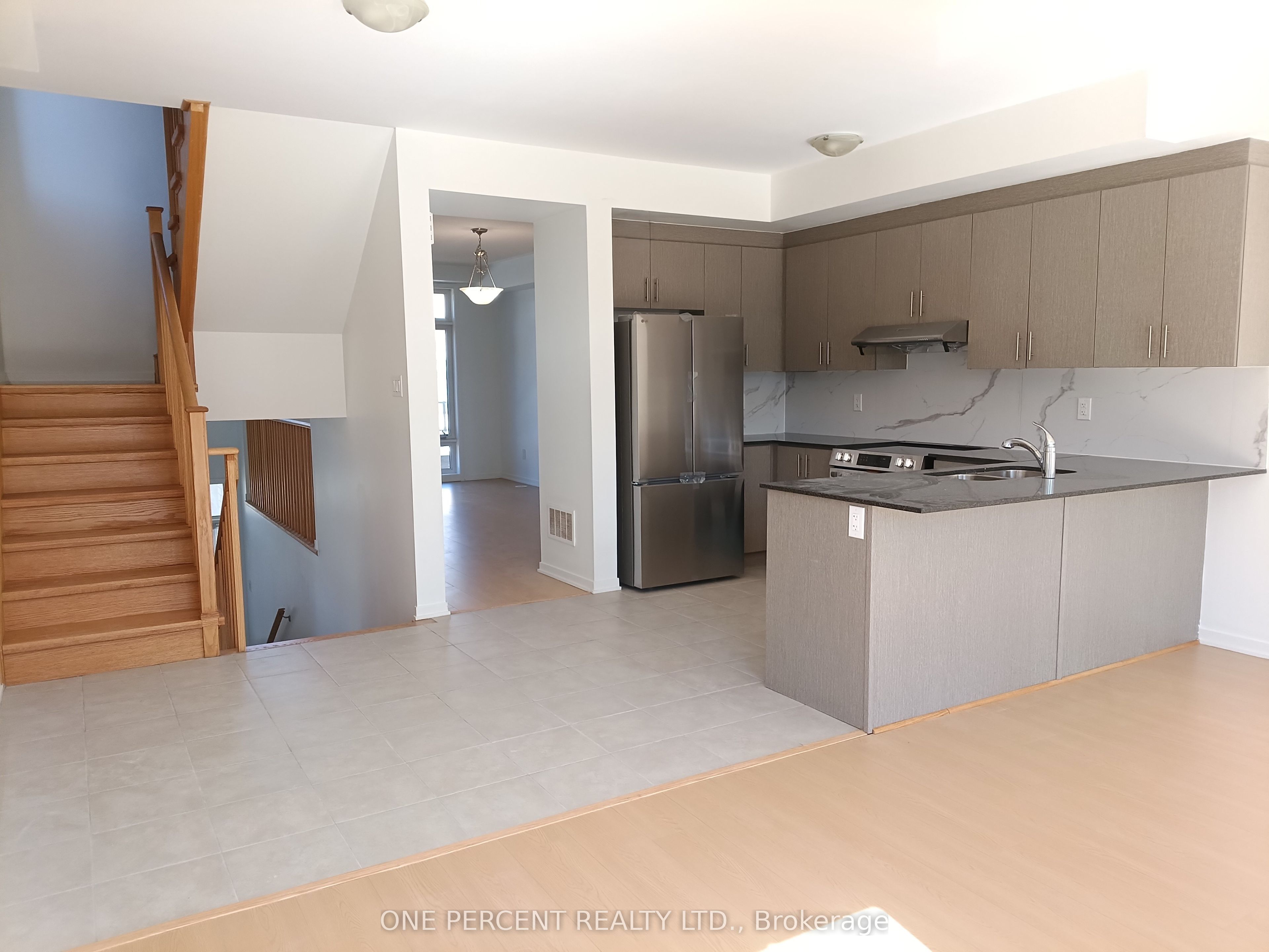 743 Stanstead Path Property Photo 4