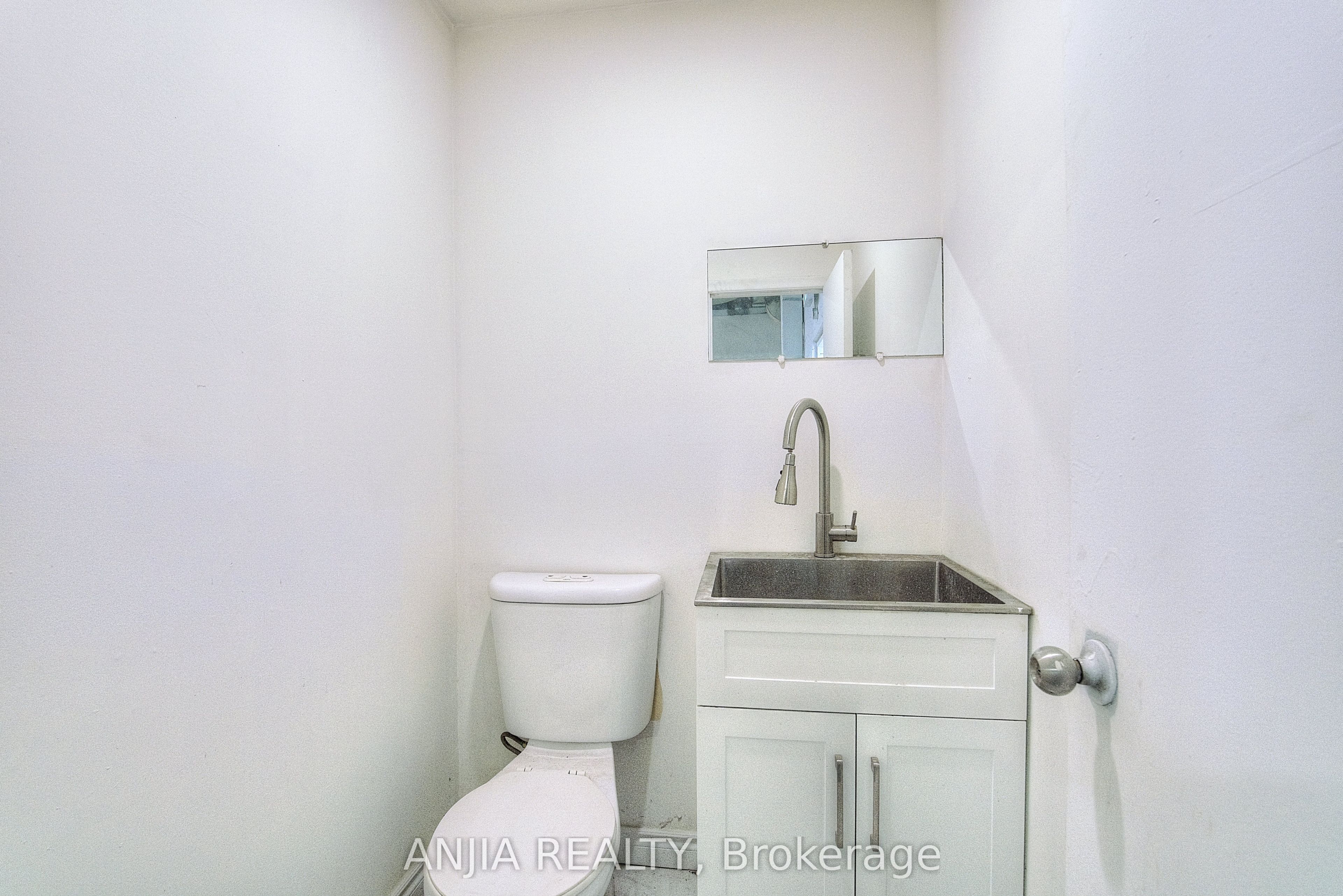 1710 Midland Avenue 17 Property Photo 6