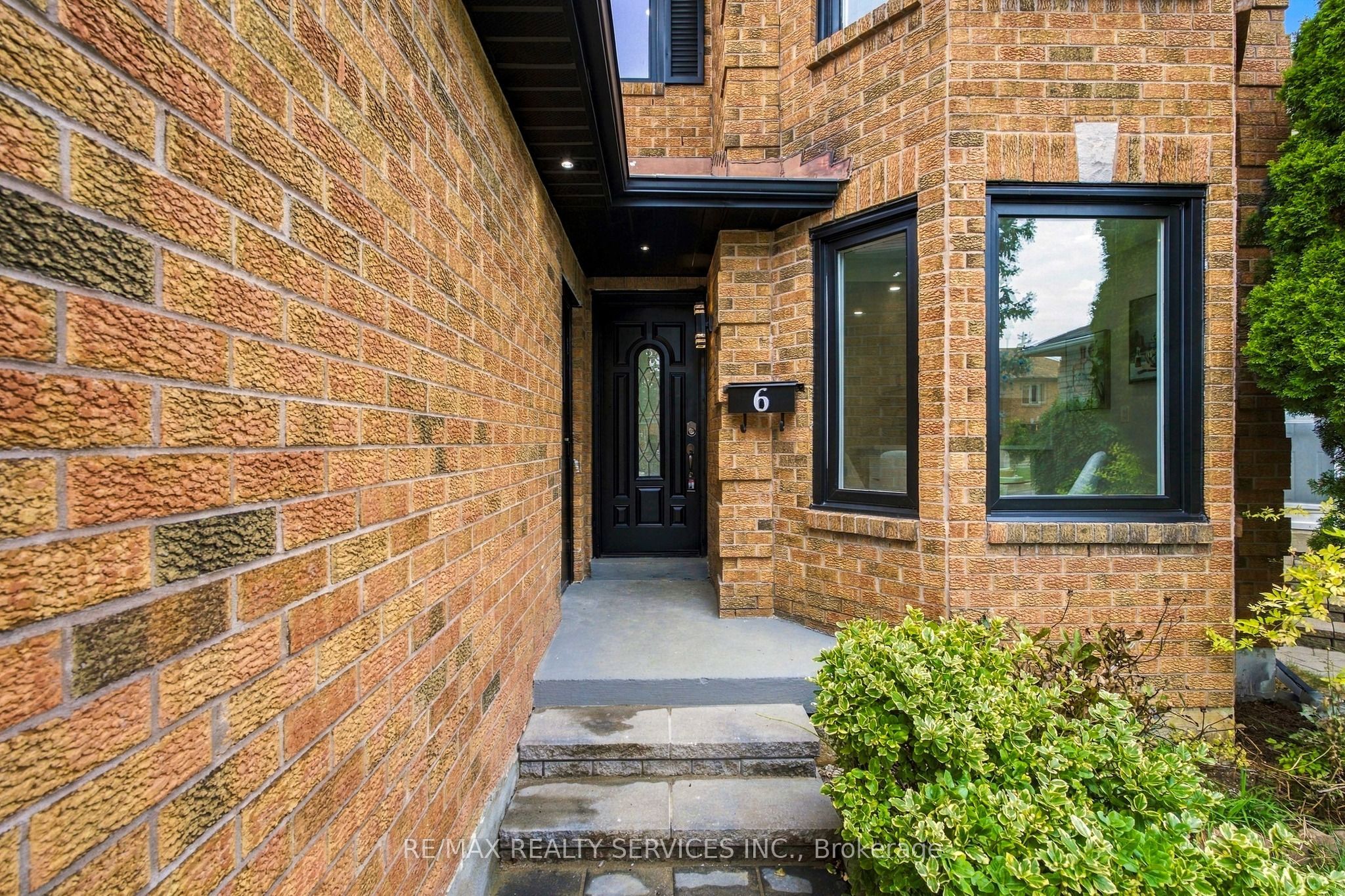 6 Scarbell Drive Property Photo 3