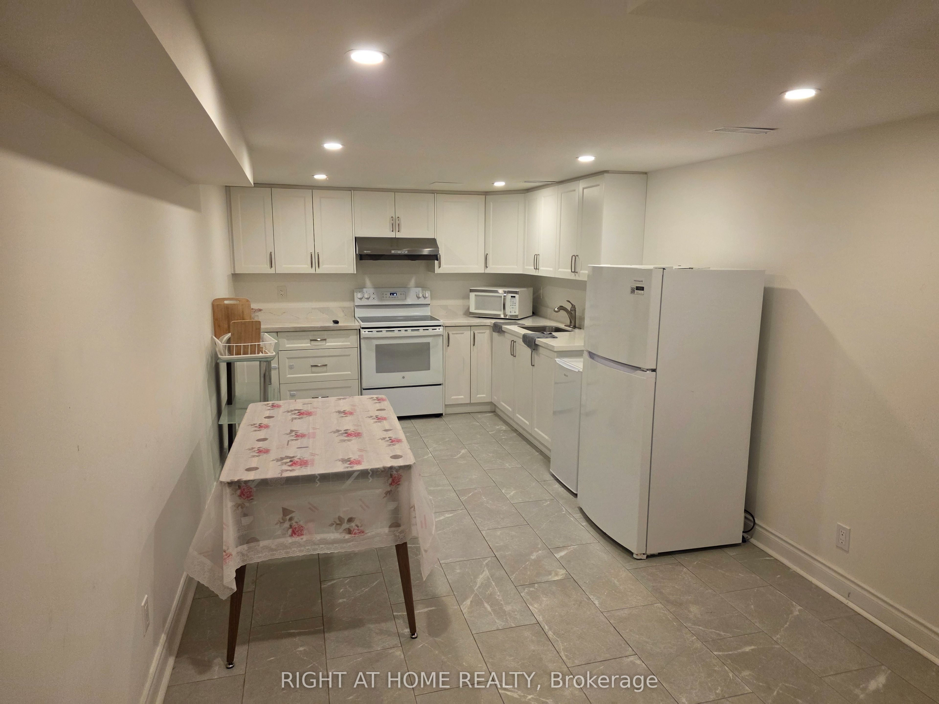 131 Thicketwood Drive Property Photo 3