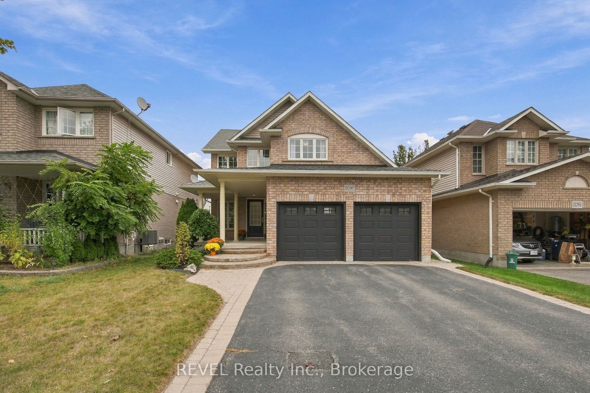 2097 Stornoway Street Property Photo 2