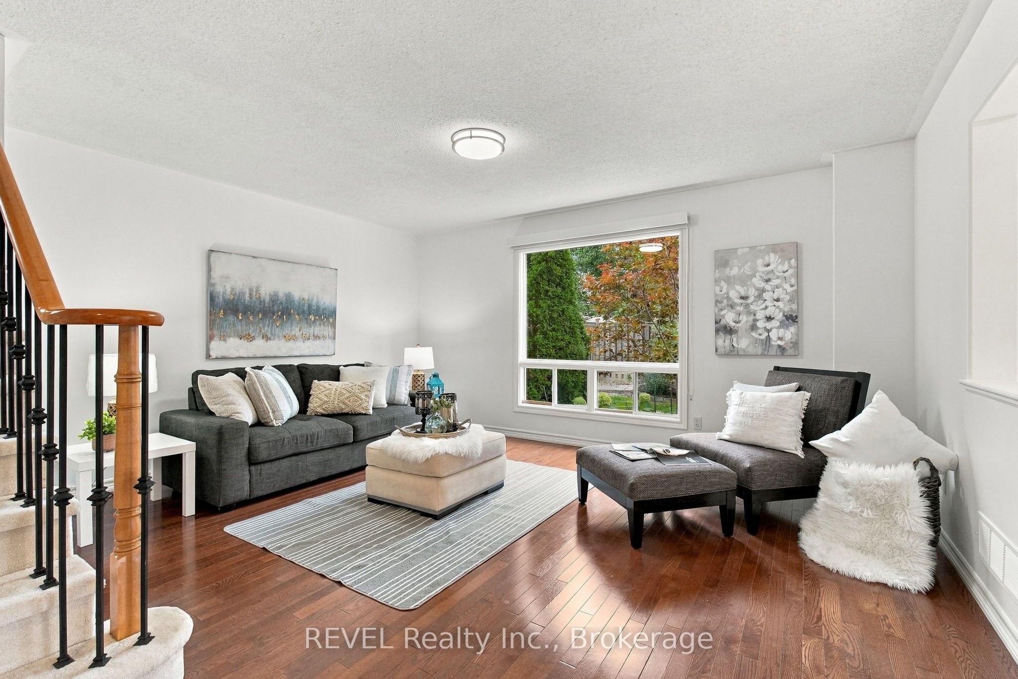 2097 Stornoway Street Property Photo 9