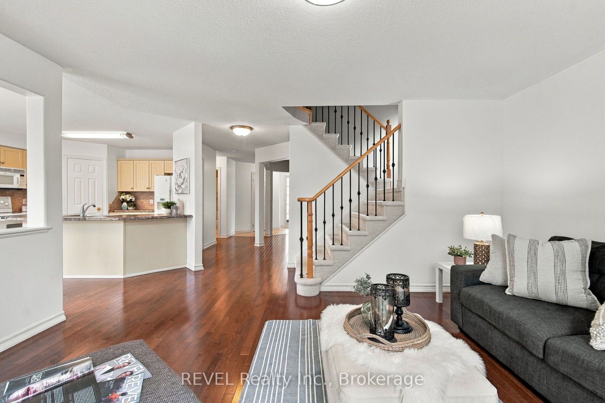 2097 Stornoway Street Property Photo 11