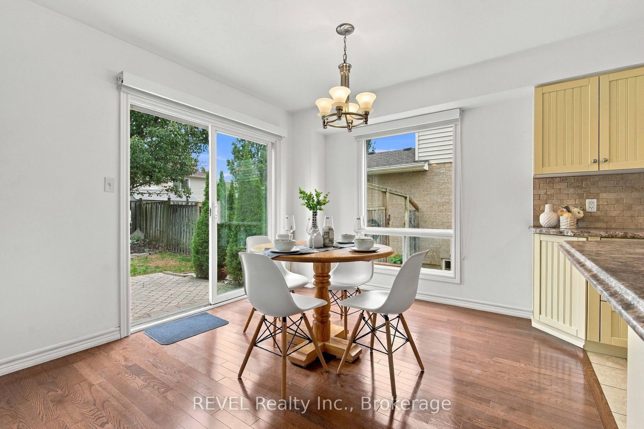 2097 Stornoway Street Property Photo 12