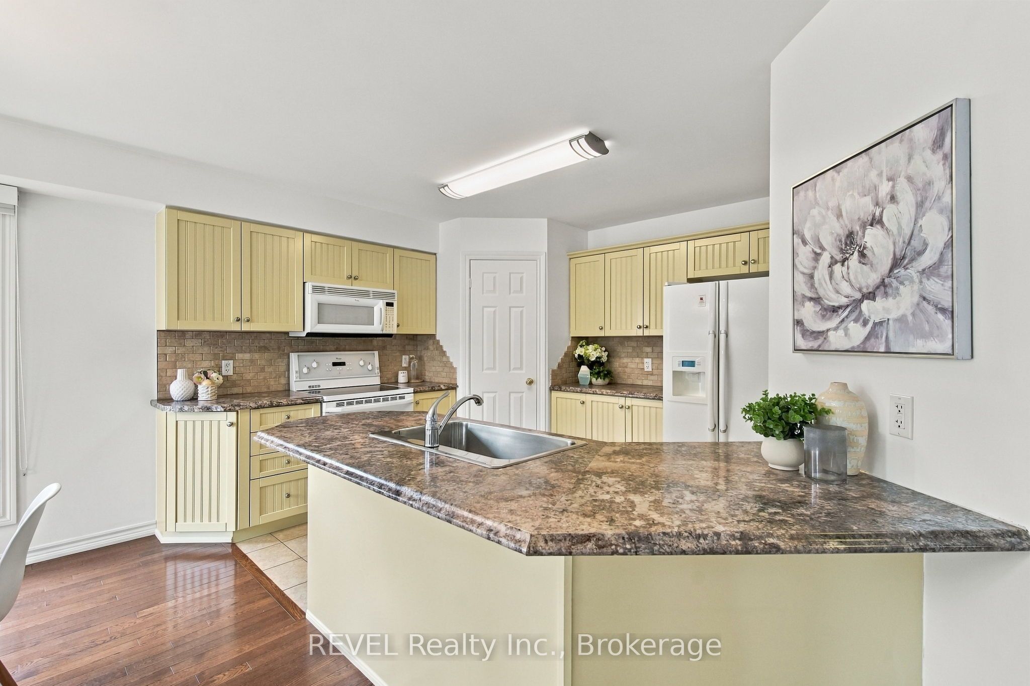 2097 Stornoway Street Property Photo 14