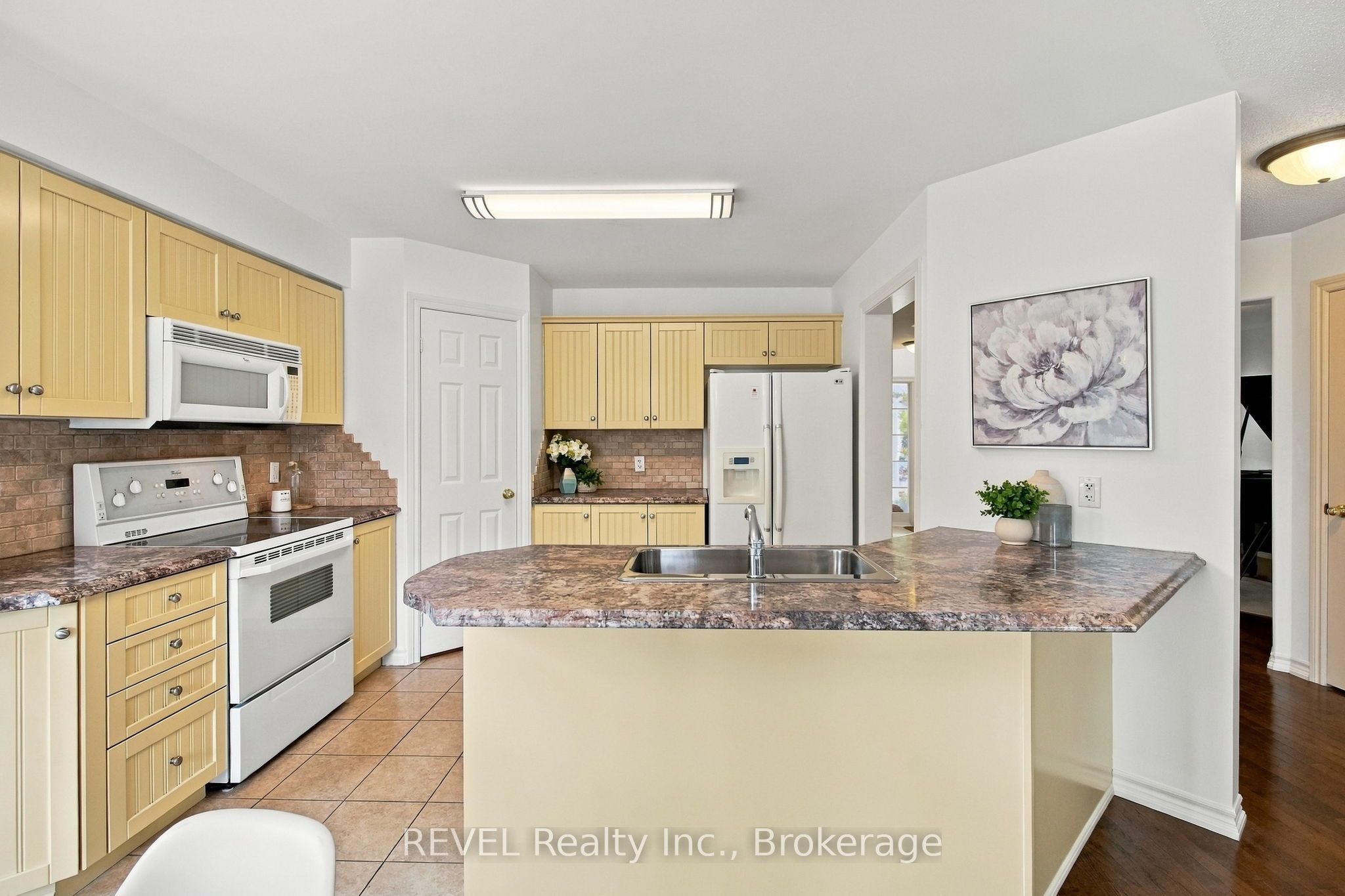 2097 Stornoway Street Property Photo 15