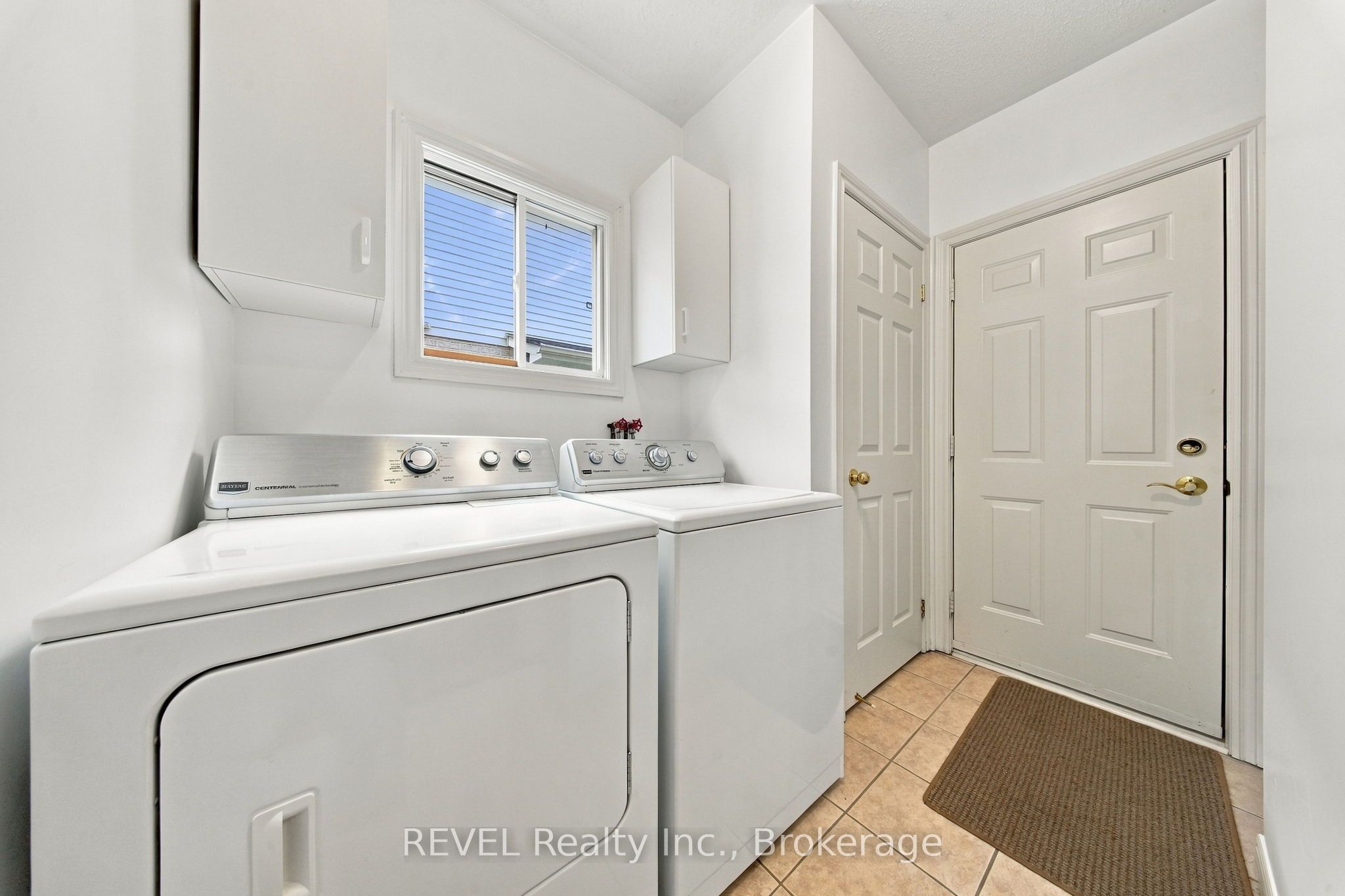 2097 Stornoway Street Property Photo 16