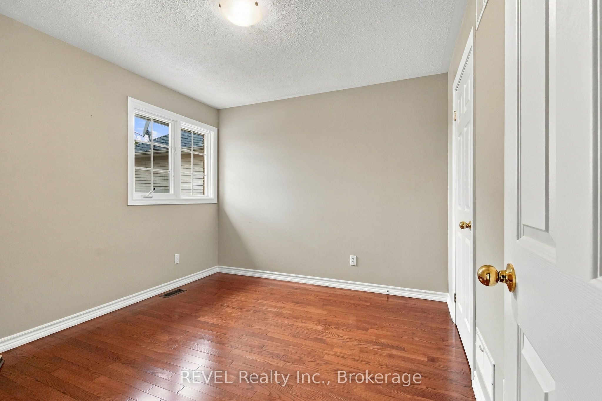 2097 Stornoway Street Property Photo 19