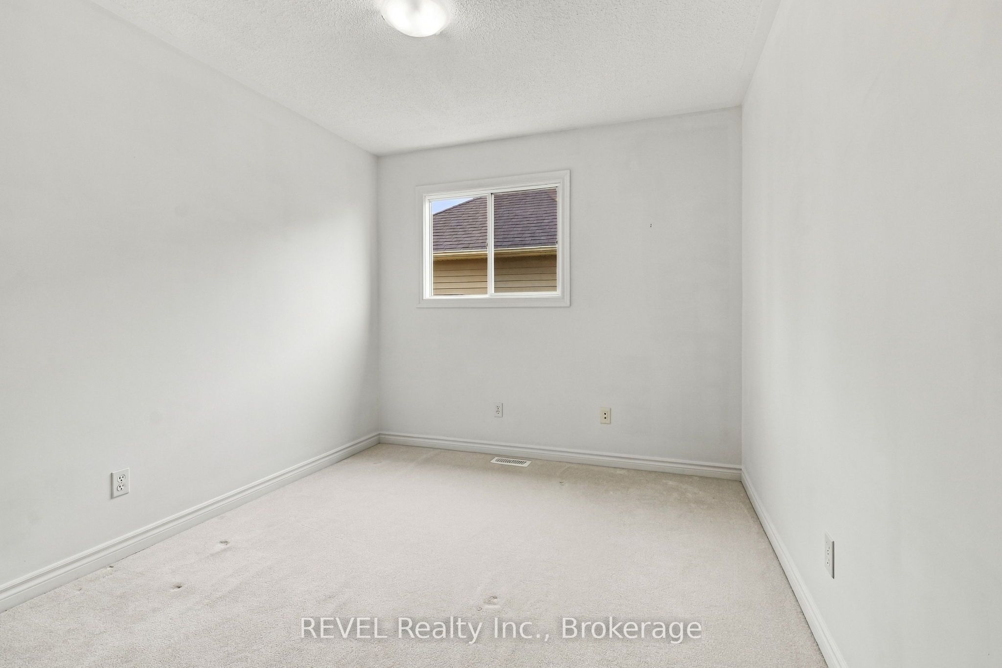 2097 Stornoway Street Property Photo 20