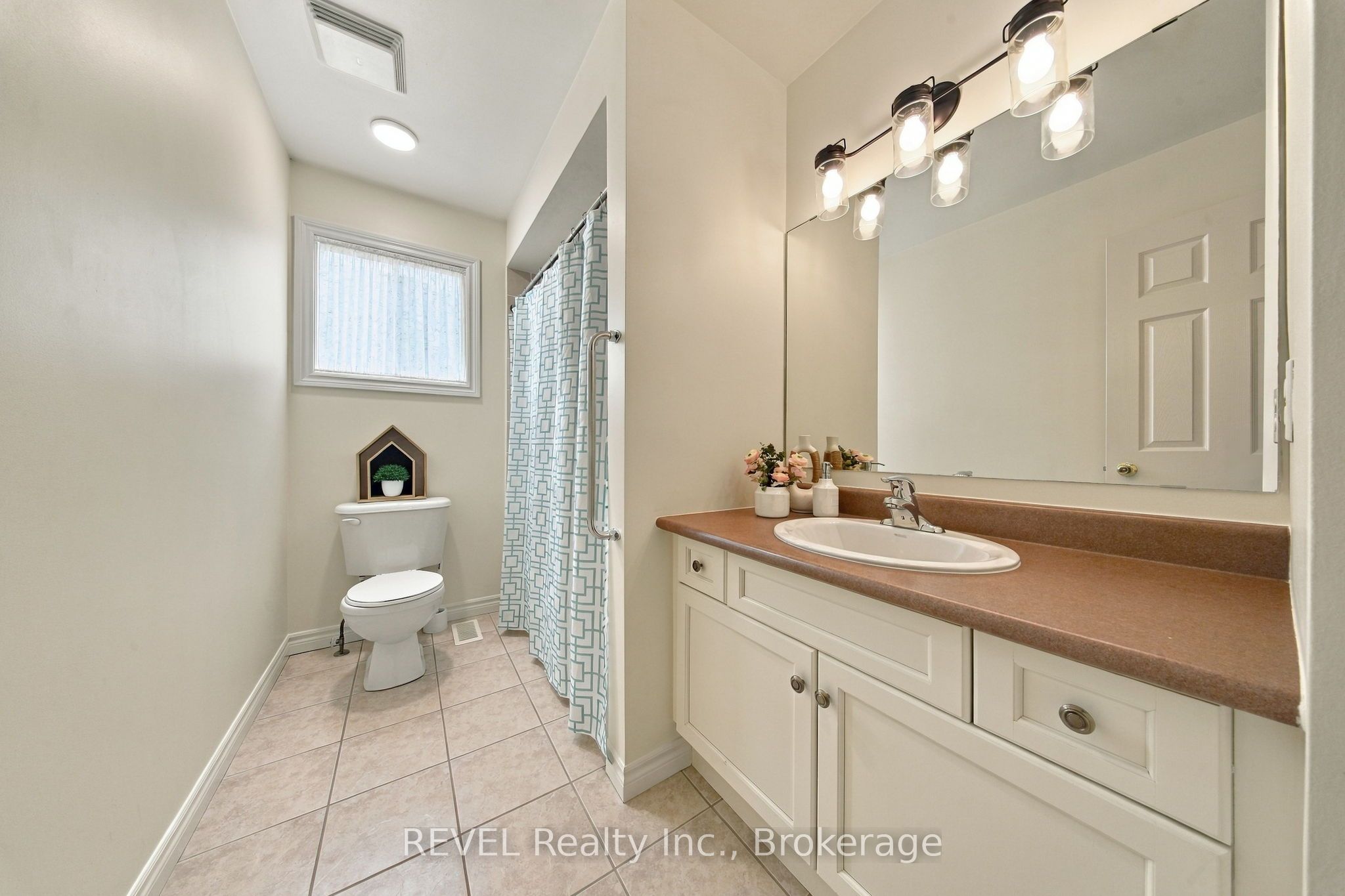 2097 Stornoway Street Property Photo 22