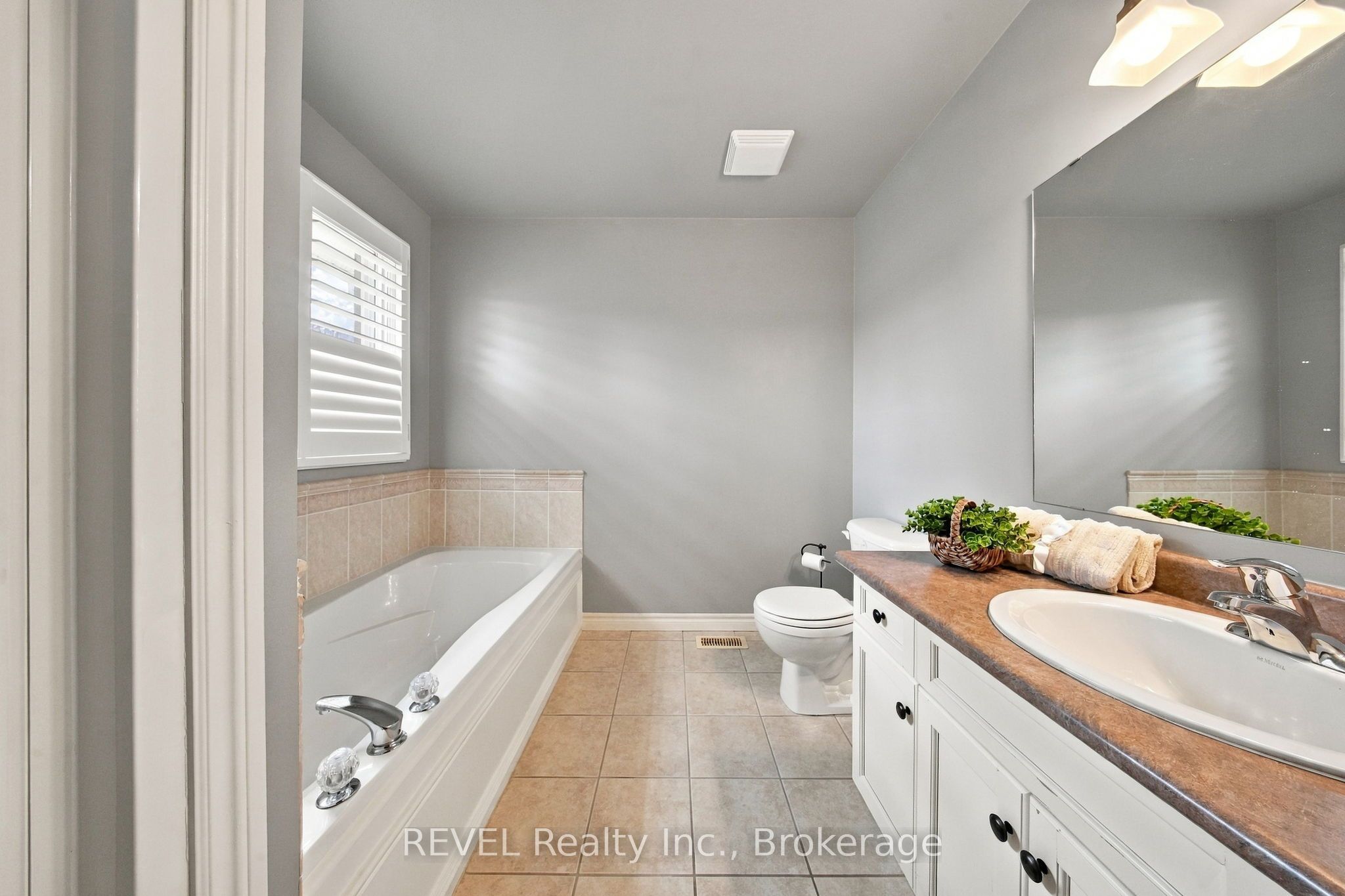 2097 Stornoway Street Property Photo 25