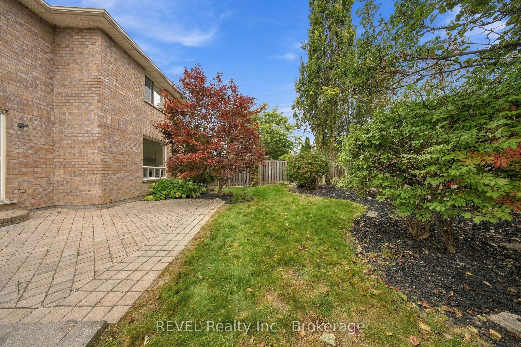 2097 Stornoway Street Property Photo 27
