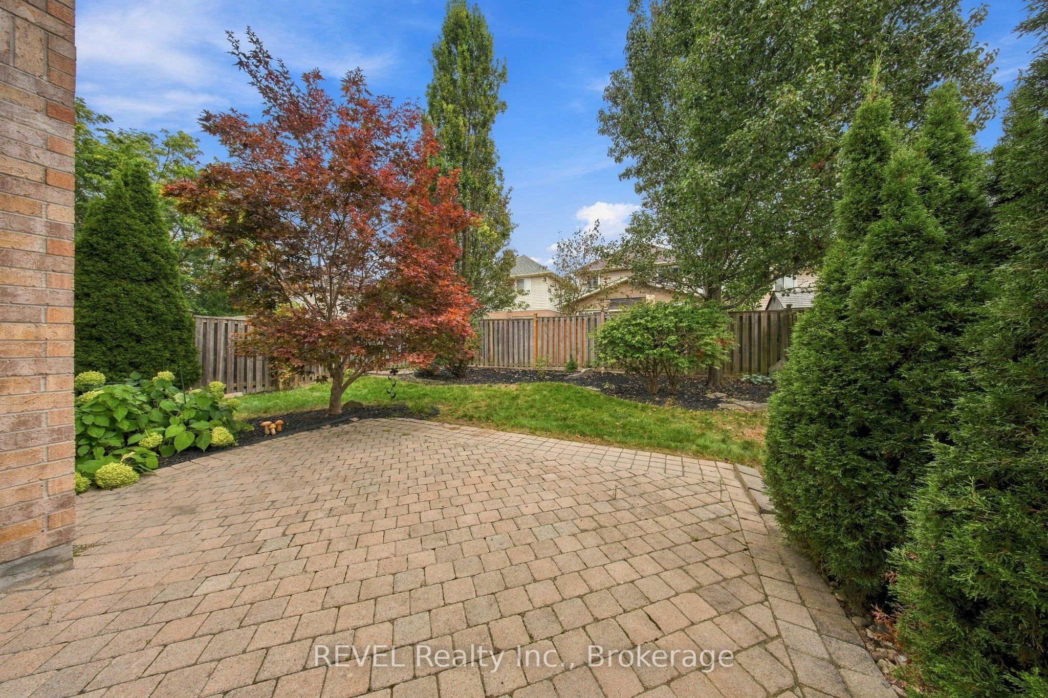2097 Stornoway Street Property Photo 28