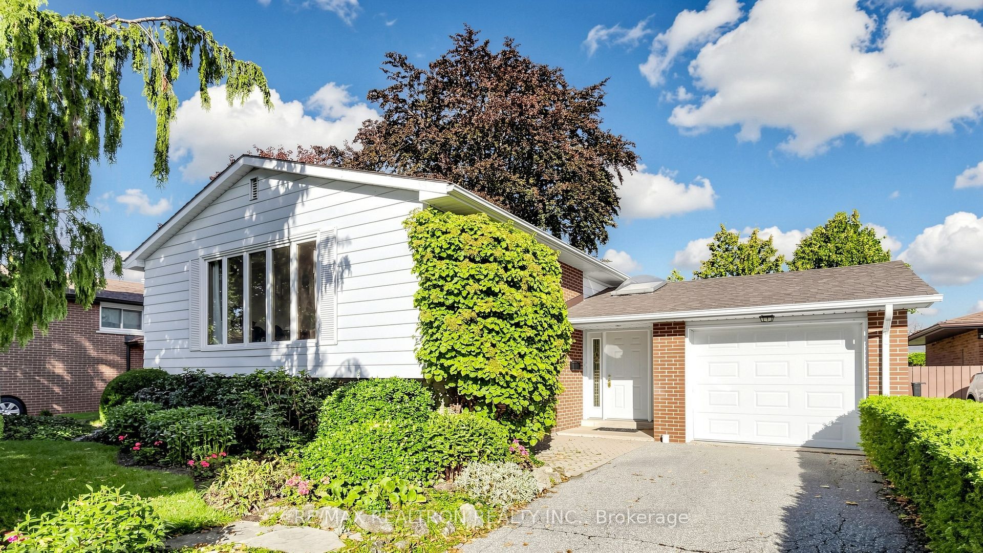 54 Dolly Varden Boulevard Property Photo 2