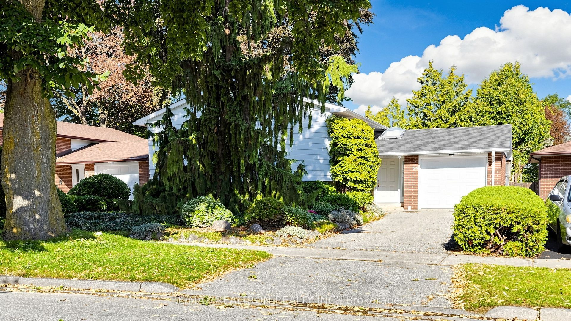 54 Dolly Varden Boulevard Property Photo 4