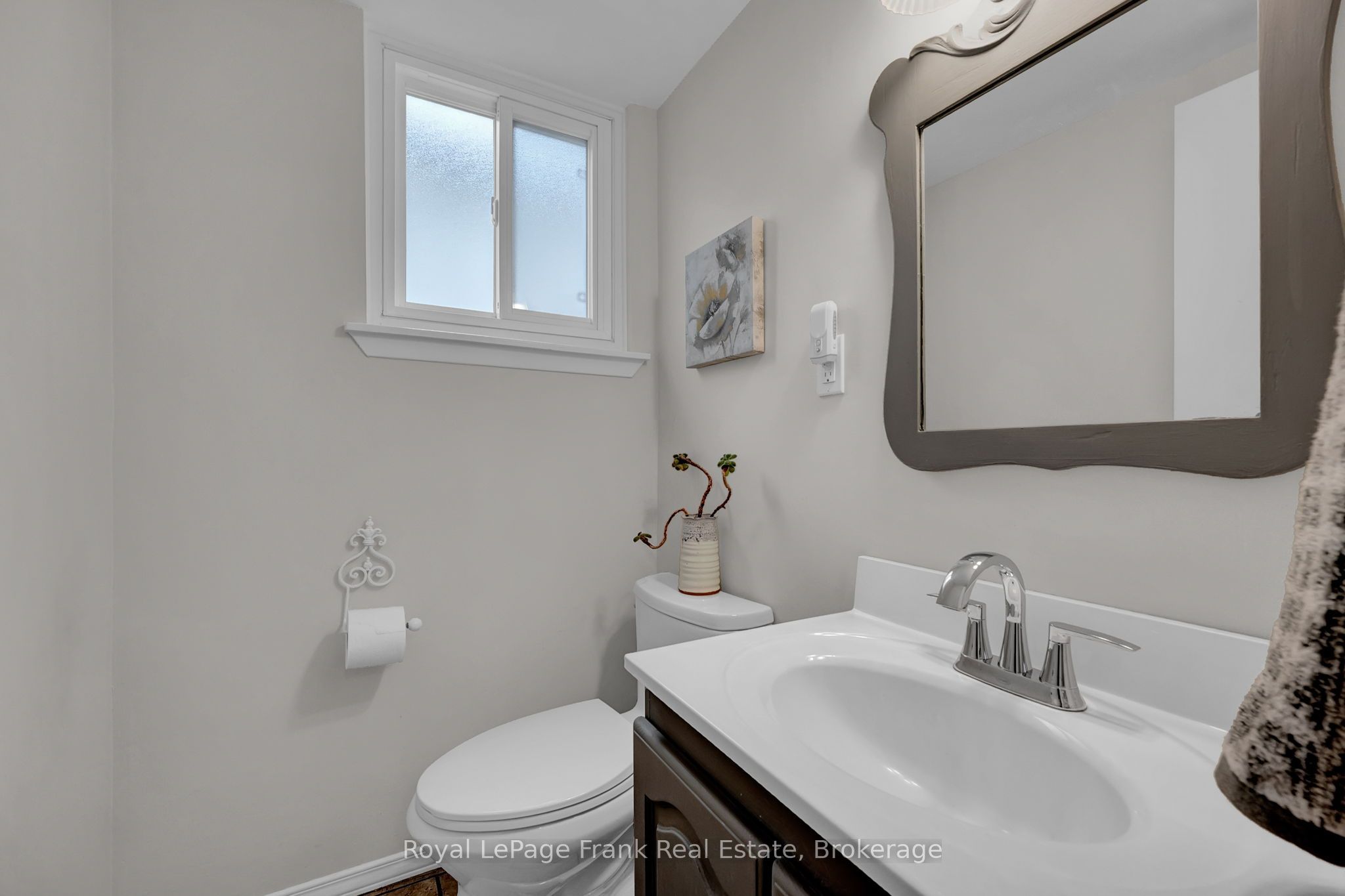 117 Lawrence Crescent Property Photo 11