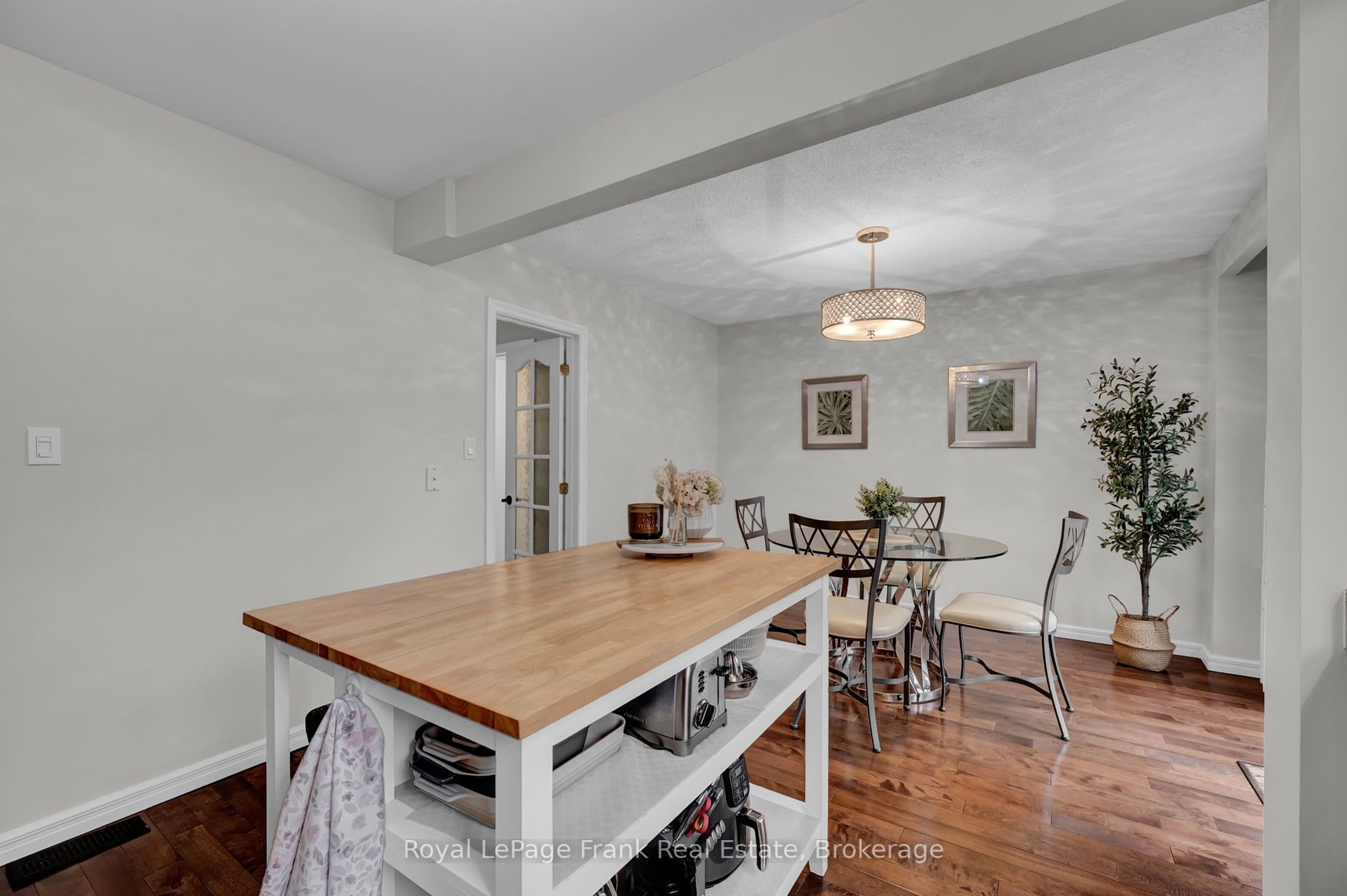 117 Lawrence Crescent Property Photo 19