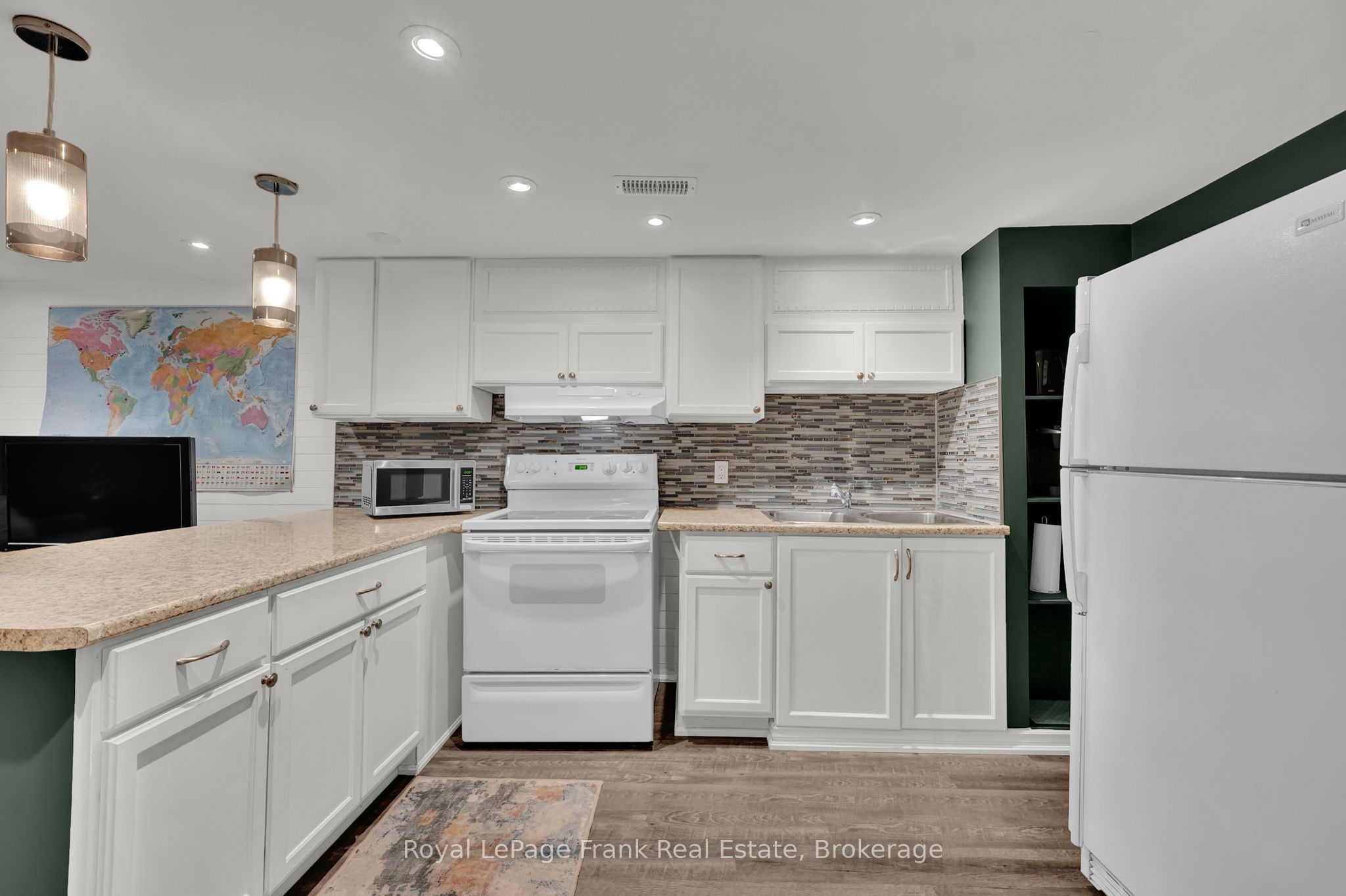 117 Lawrence Crescent Property Photo 32