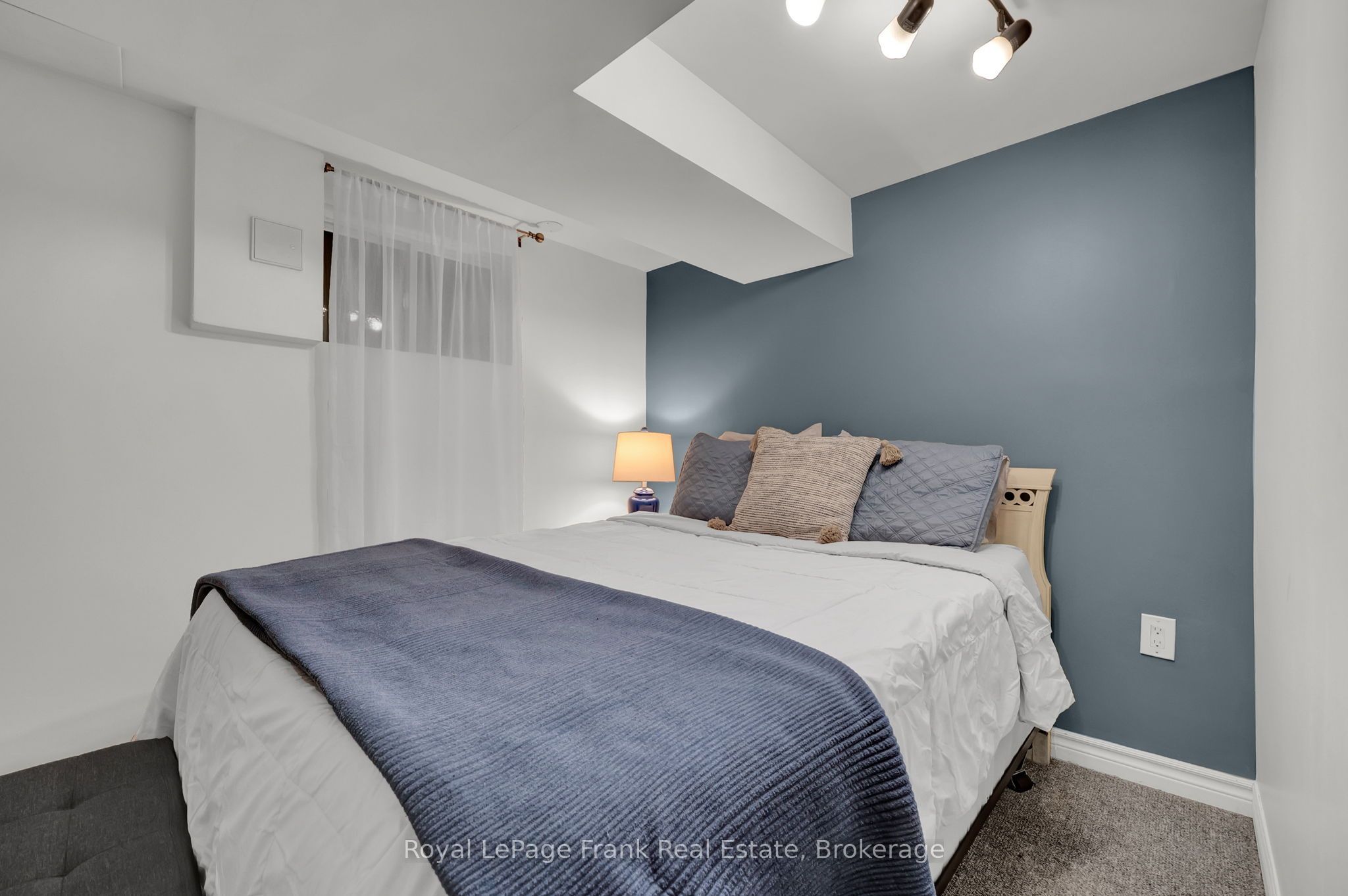 117 Lawrence Crescent Property Photo 36
