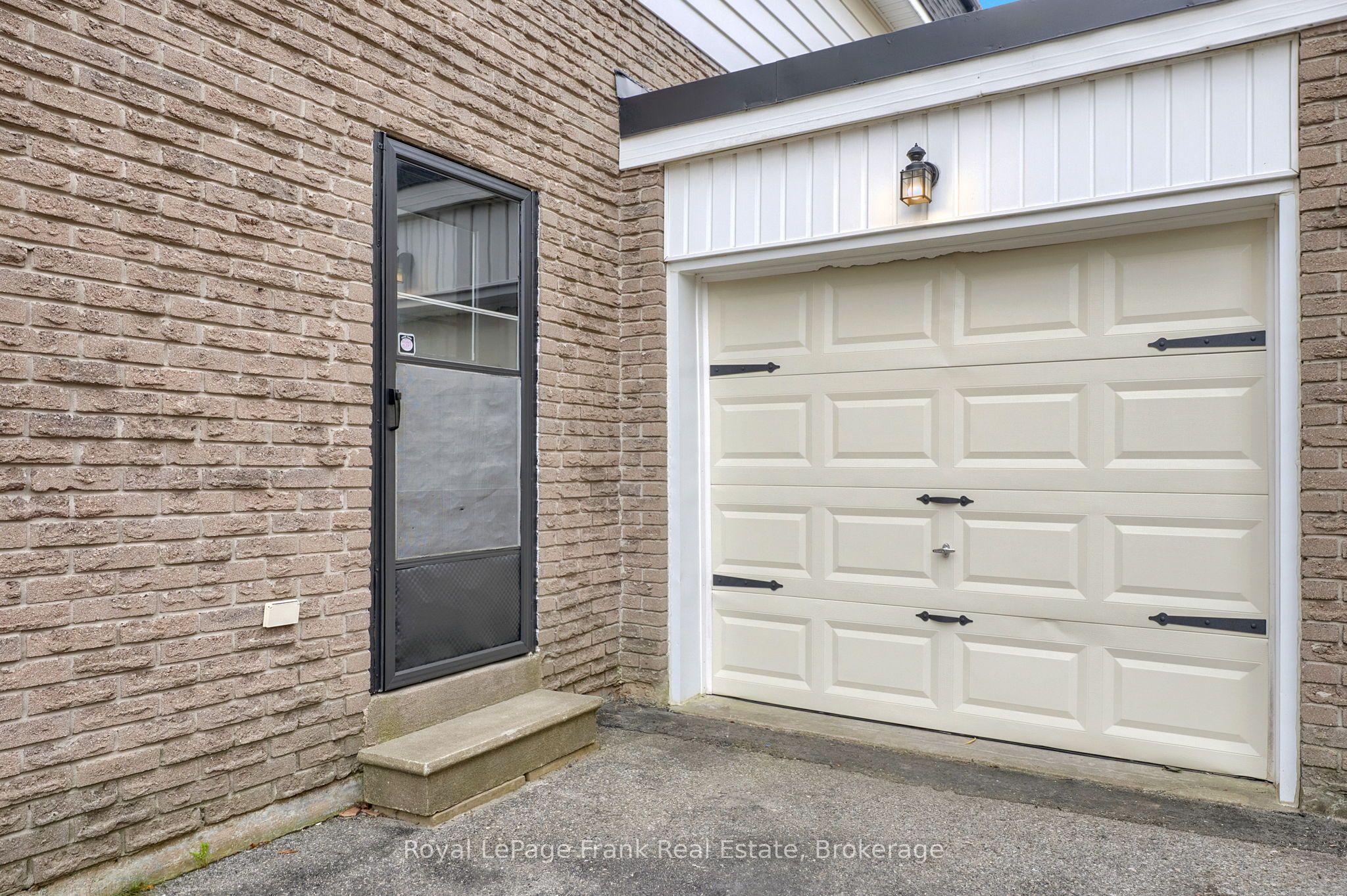117 Lawrence Crescent Property Photo 39
