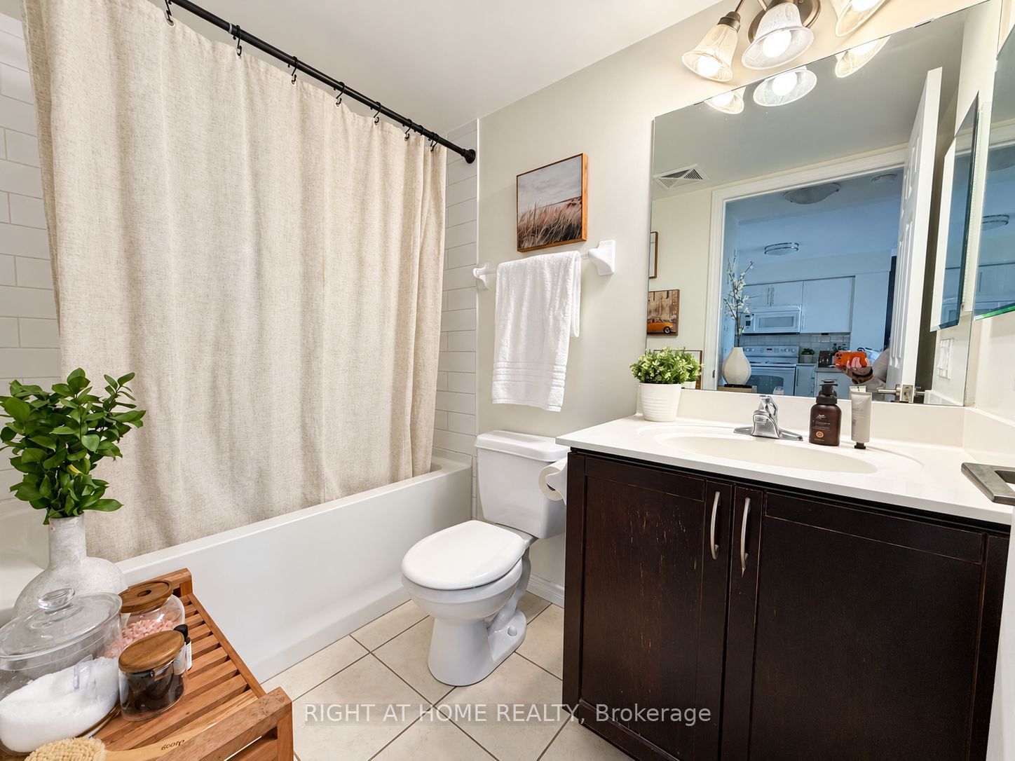 340 Watson Street W 906 Property Photo 13
