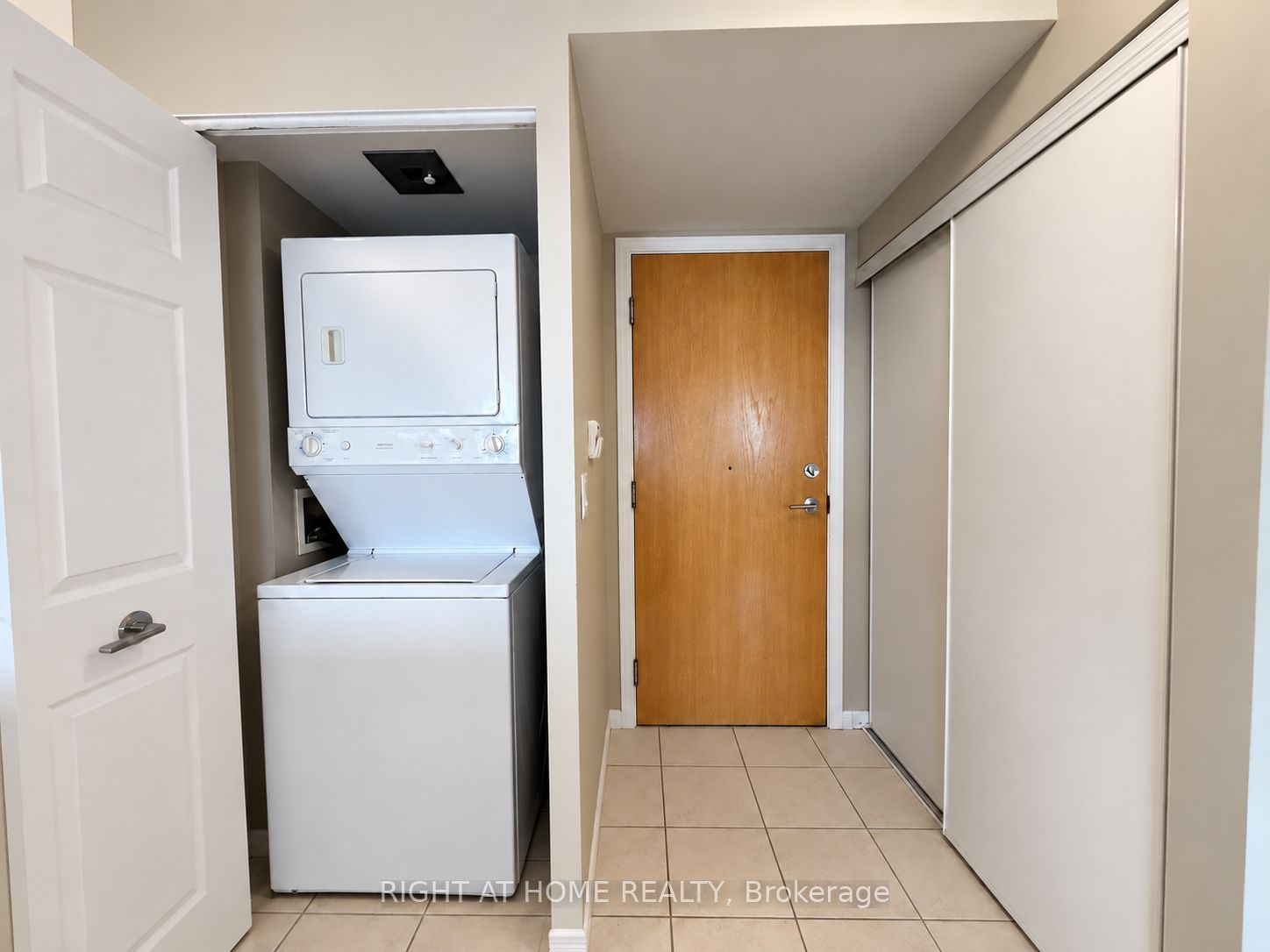 340 Watson Street W 906 Property Photo 14