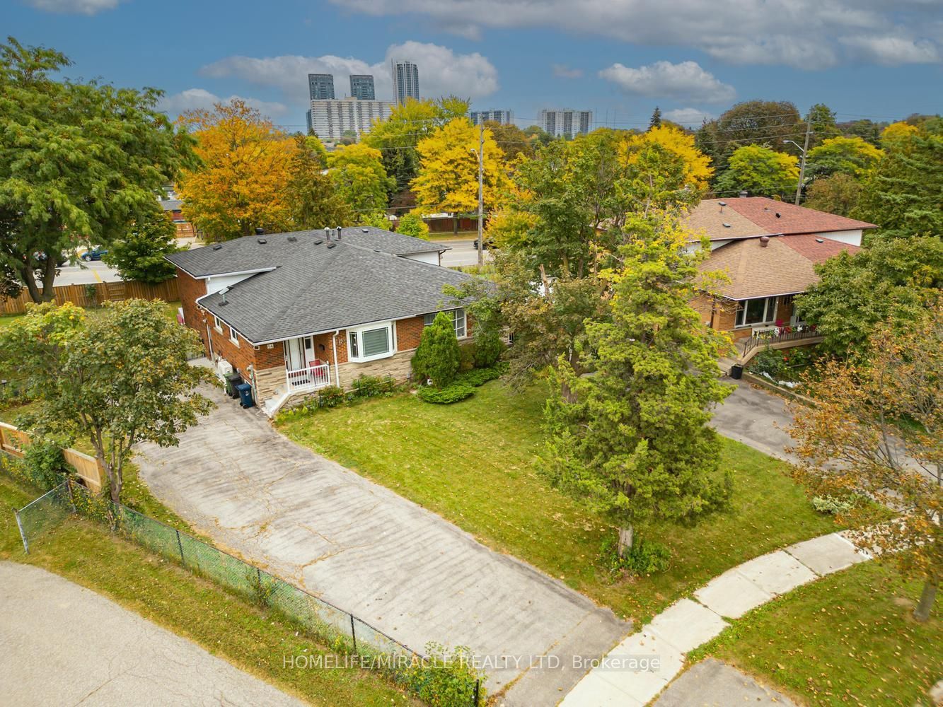 54 Sunderland Crescent Property Photo 2