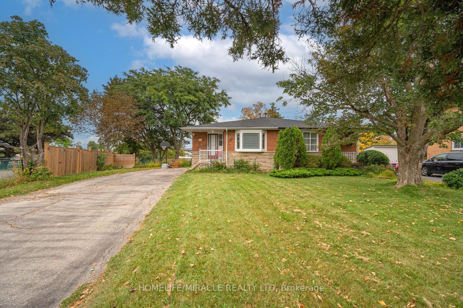 54 Sunderland Crescent Property Photo 5