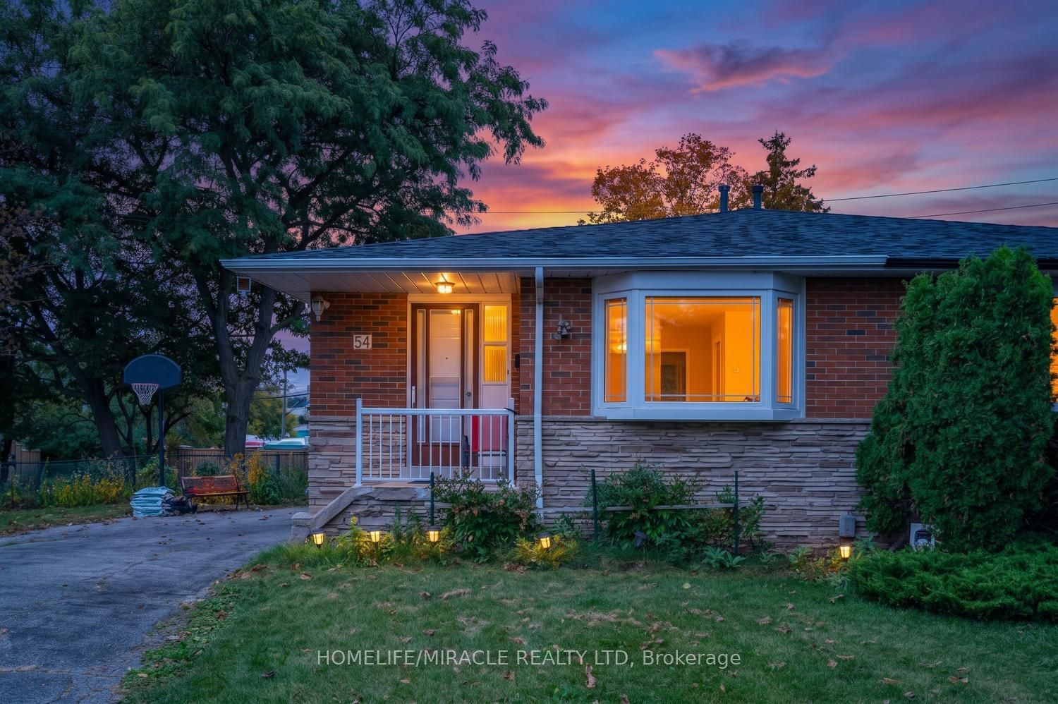 54 Sunderland Crescent Property Photo 8