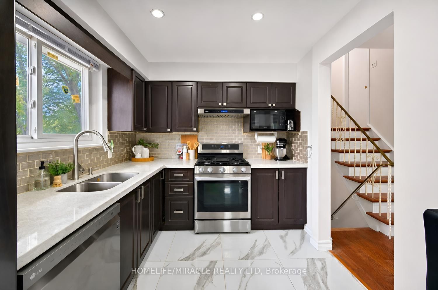 54 Sunderland Crescent Property Photo 17