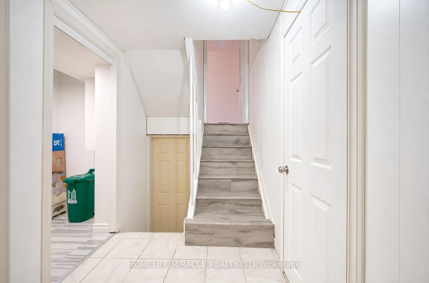 54 Sunderland Crescent Property Photo 37