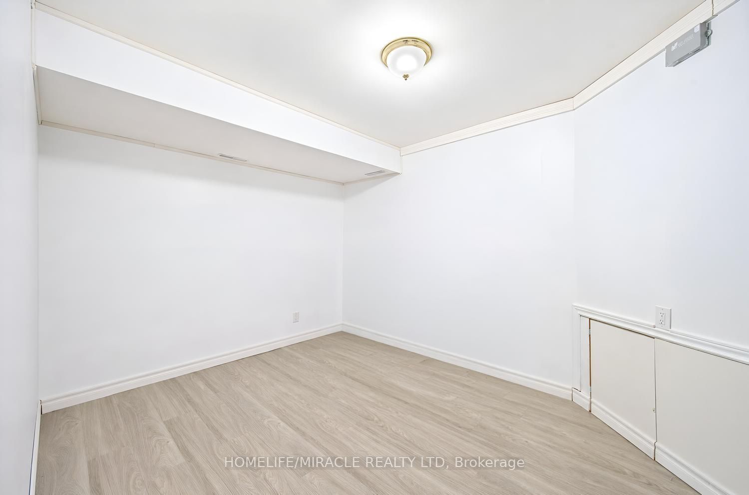 54 Sunderland Crescent Property Photo 41