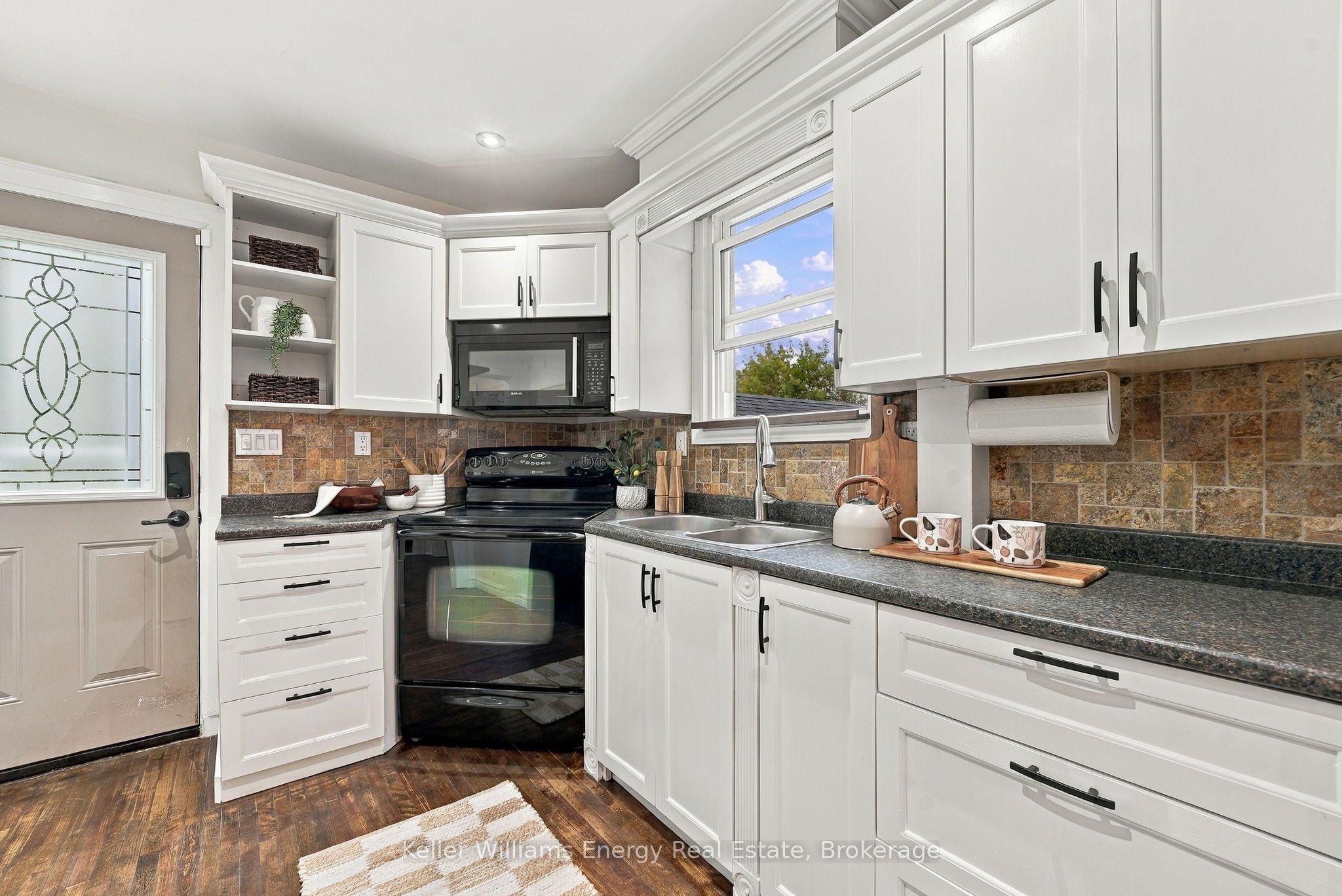 286 Gliddon Avenue Property Photo 5