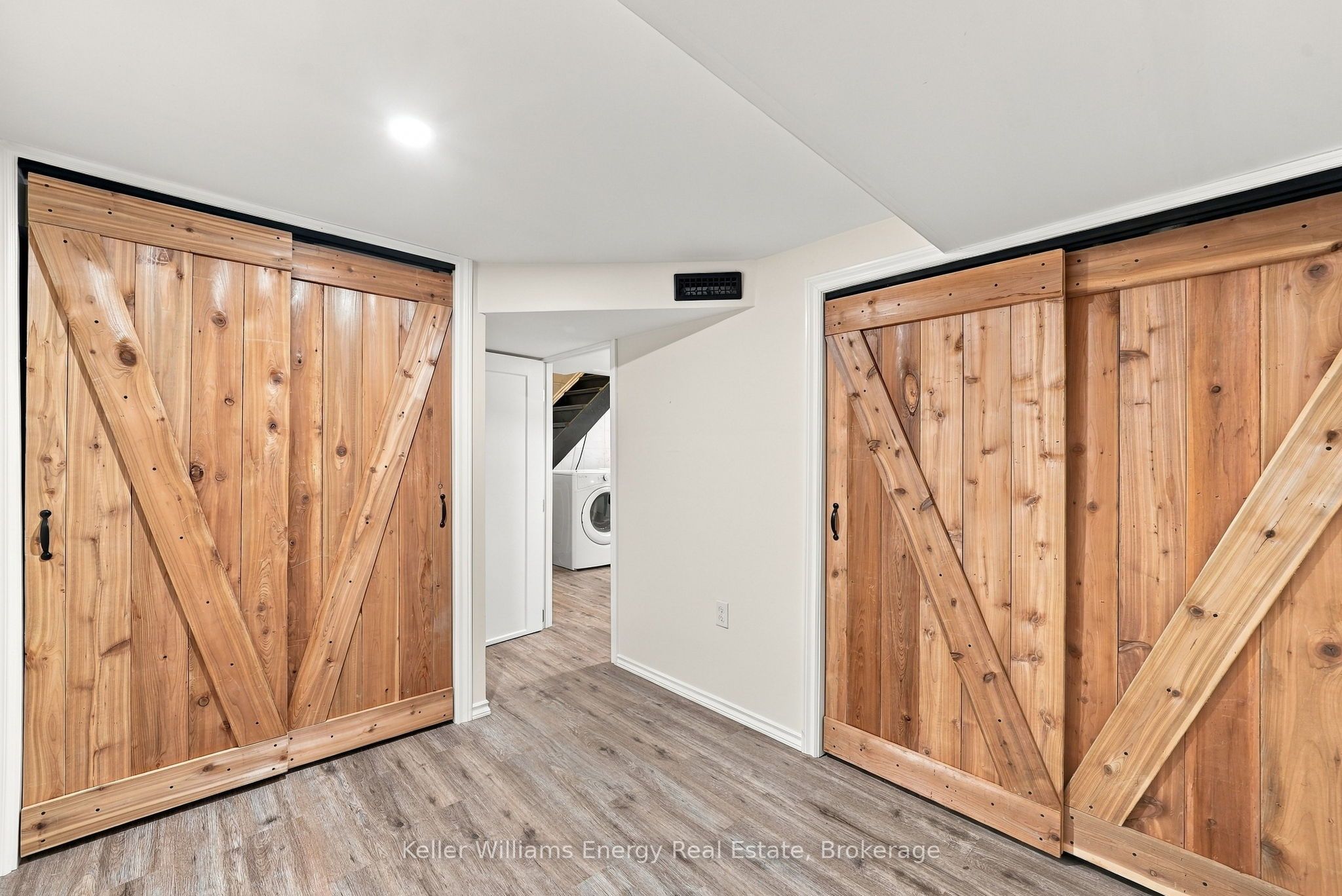 286 Gliddon Avenue Property Photo 34