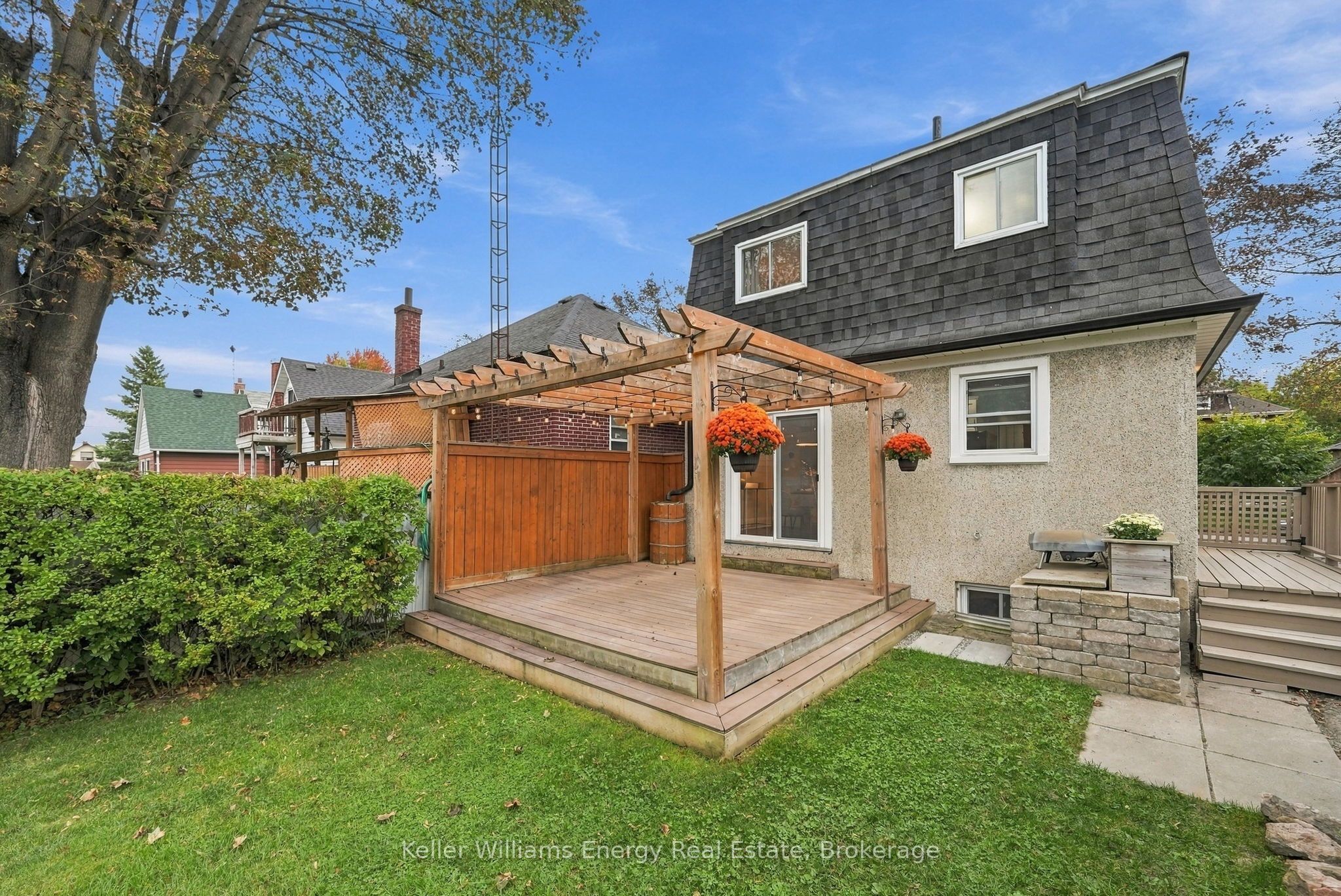 286 Gliddon Avenue Property Photo 36