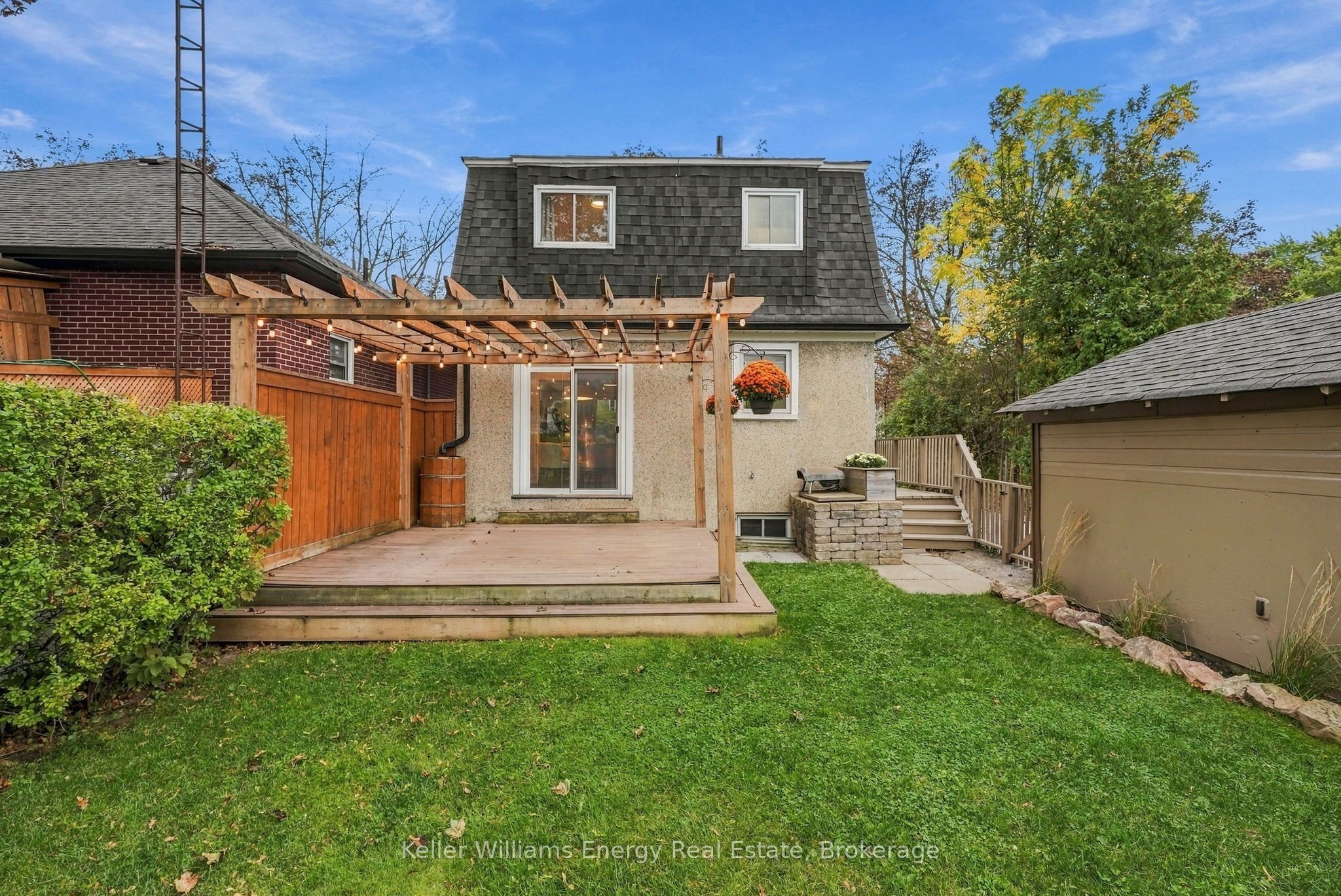 286 Gliddon Avenue Property Photo 37