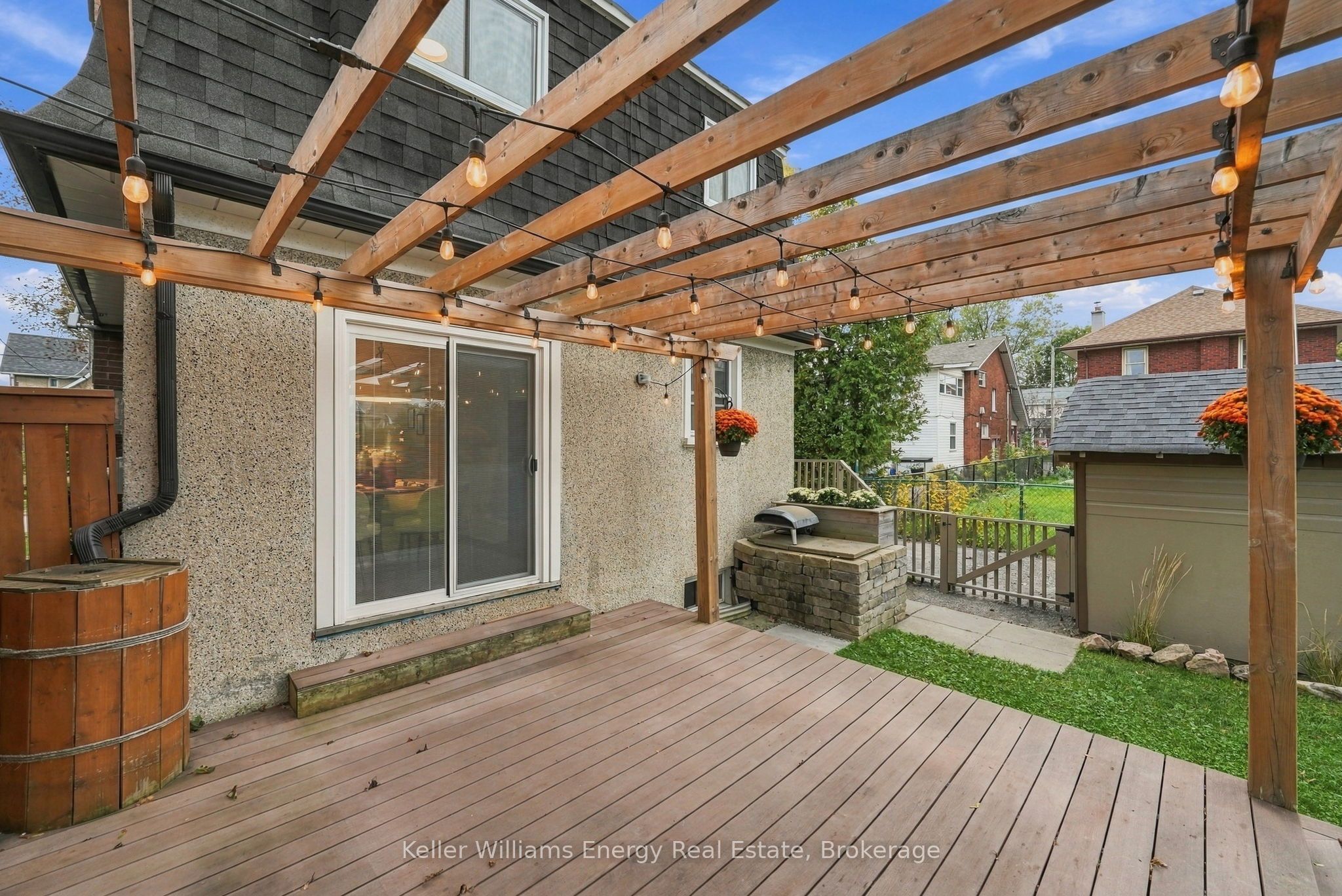 286 Gliddon Avenue Property Photo 38