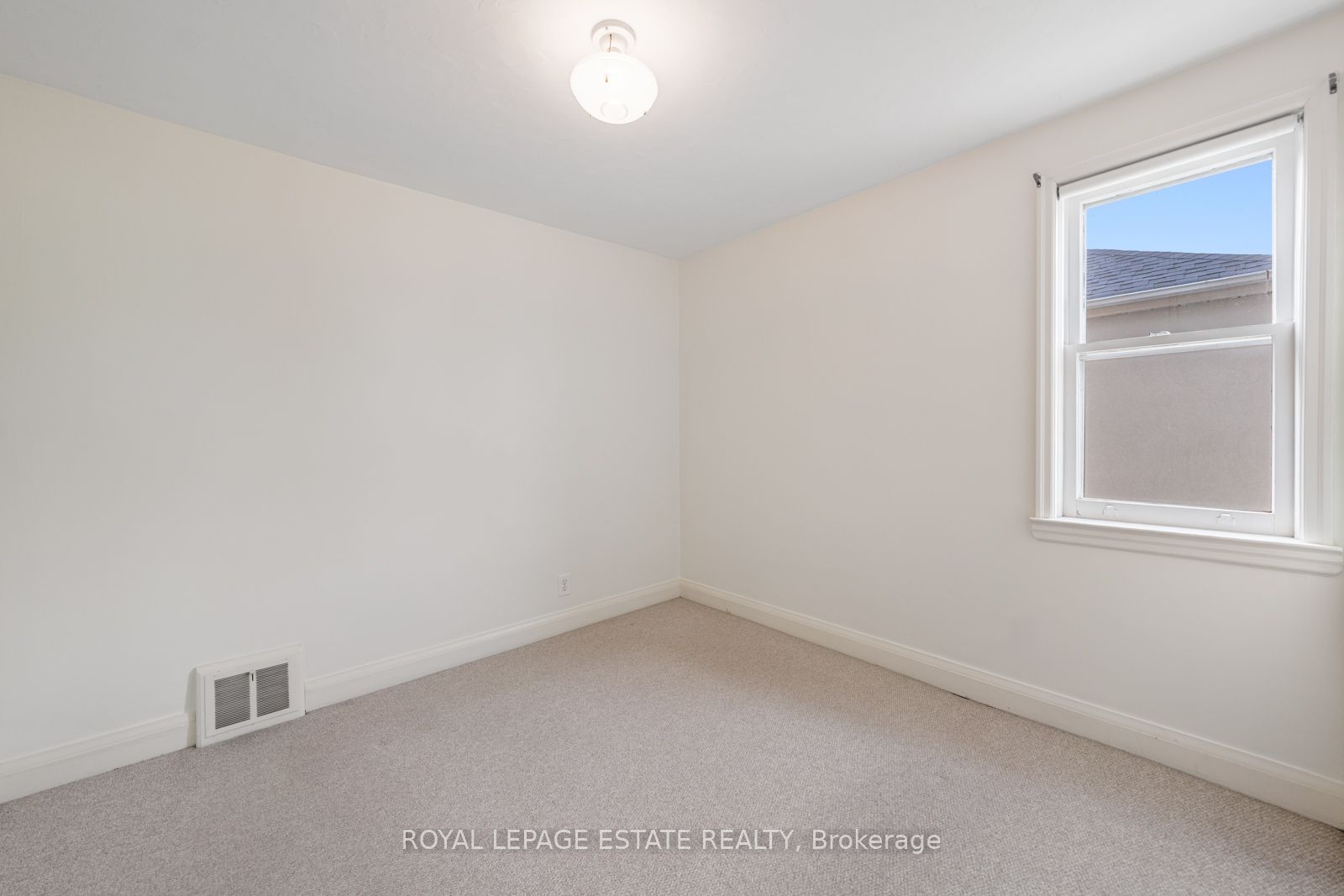 601 Pharmacy Avenue Property Photo 17