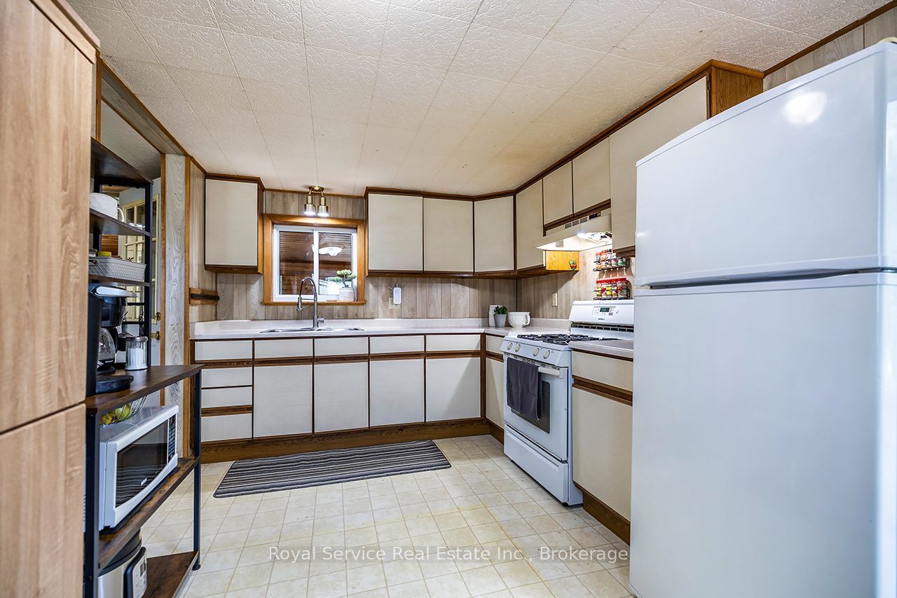4045 Highway 2 Property Photo 9