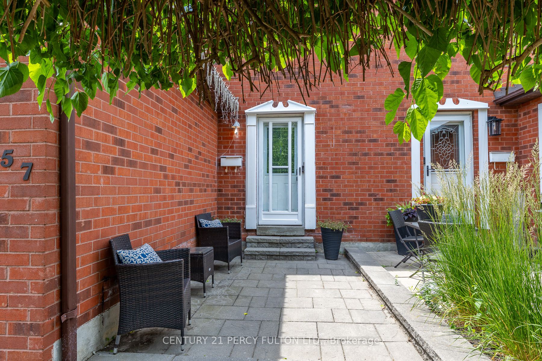 557 Cobblehill Drive Property Photo 4